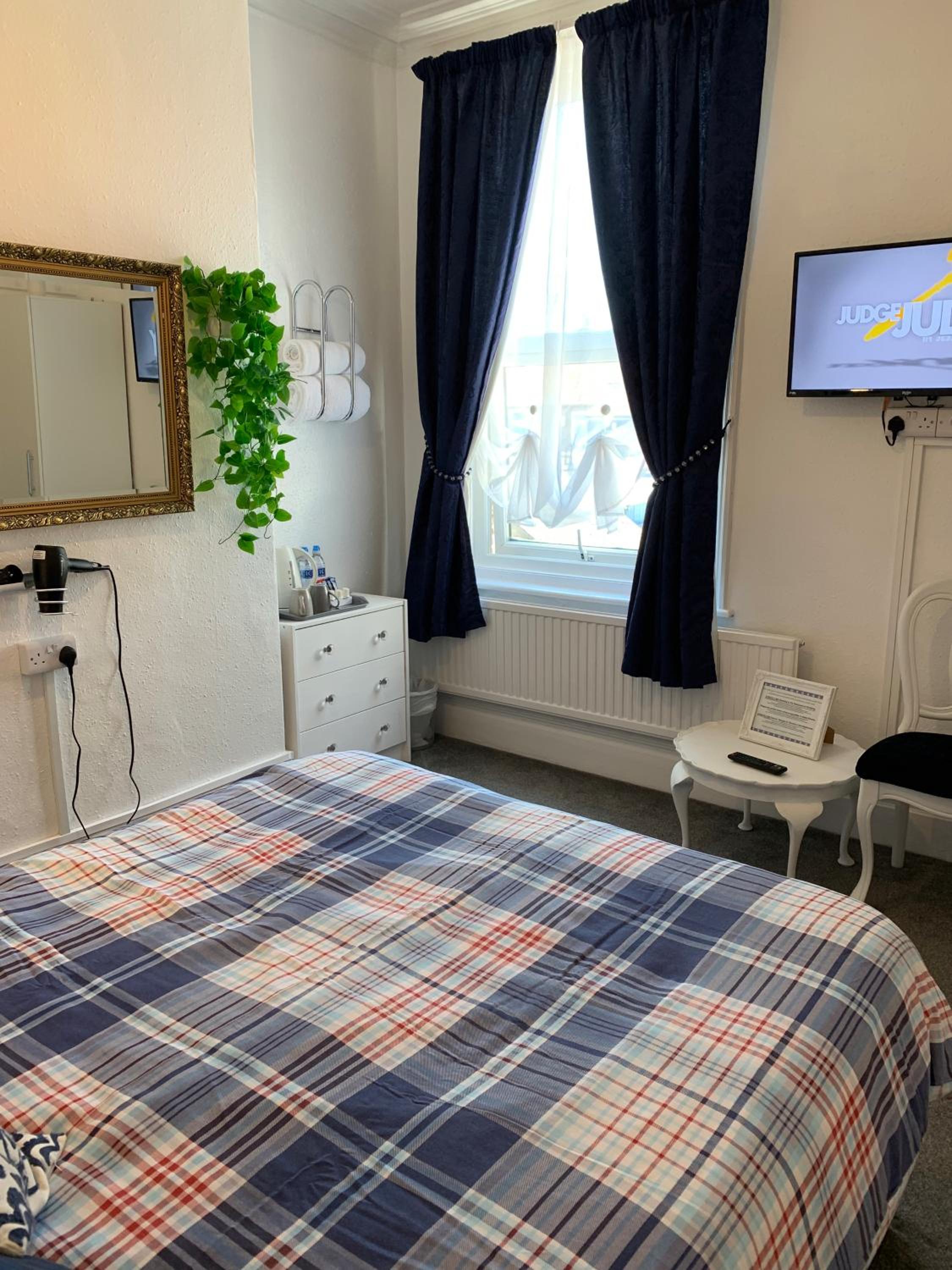 Standard Double Room - Photo 6
