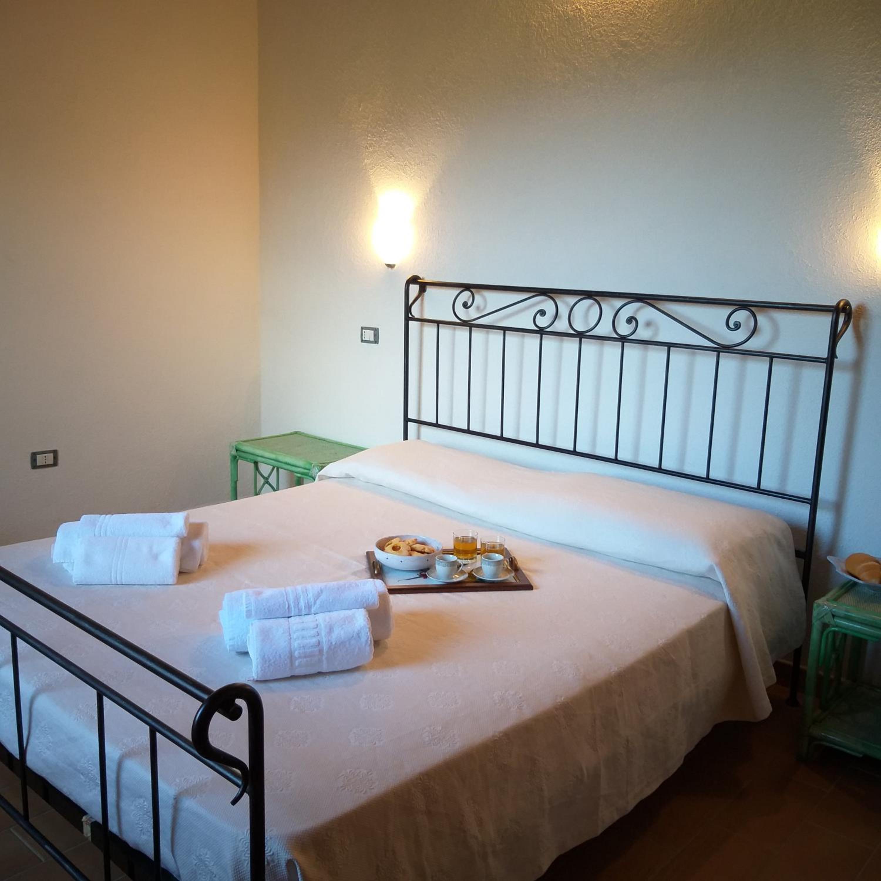 Double Room - Photo 6