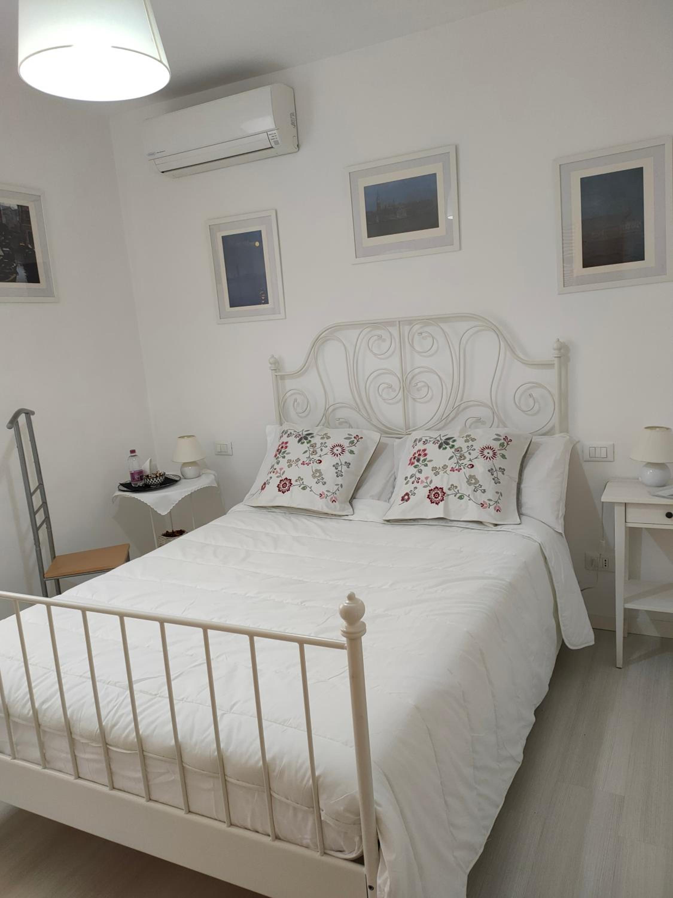 Single Room with Bathroom photo 3