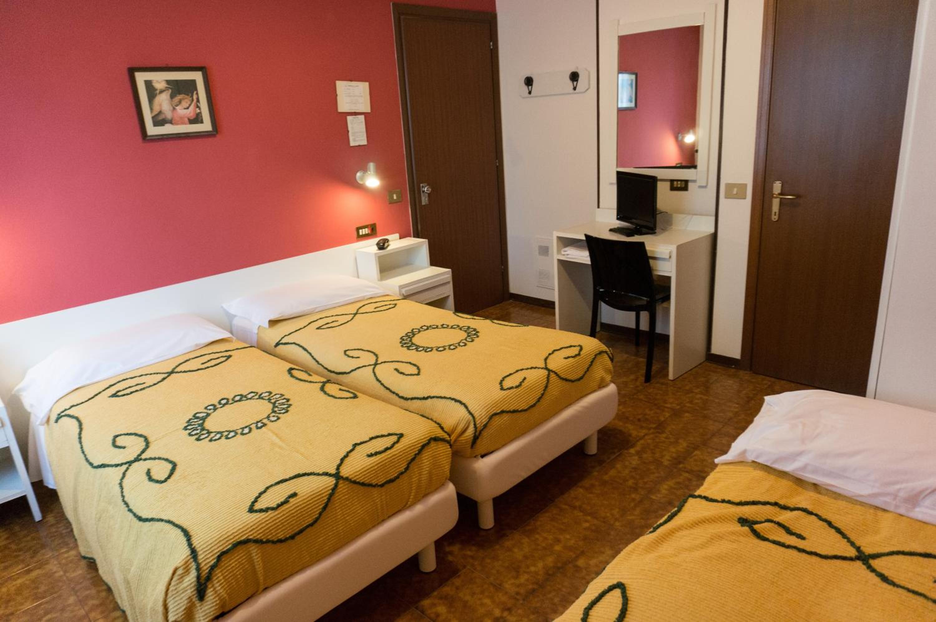 Double or Twin Room - Photo 3