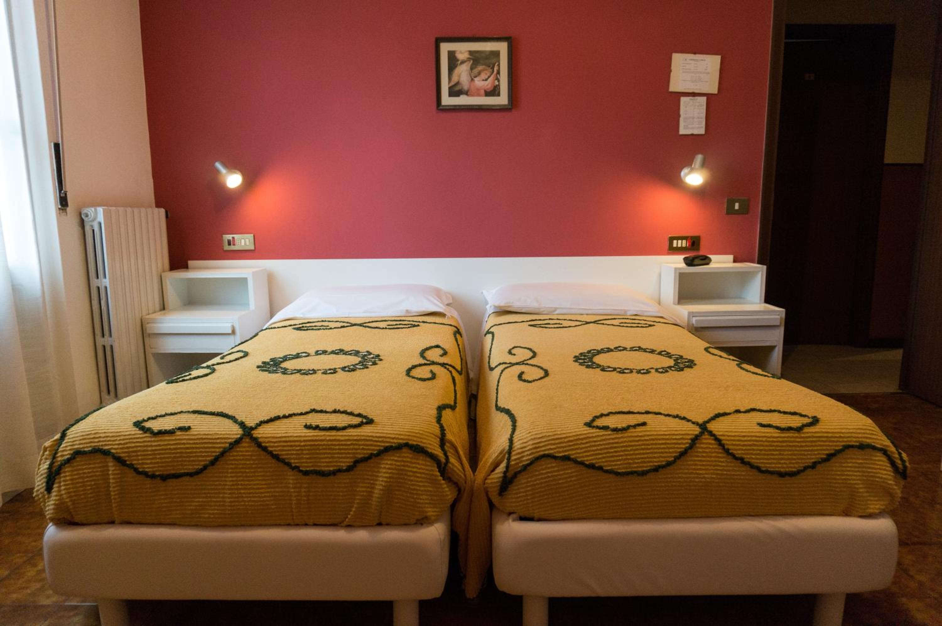 Double or Twin Room - Photo 7