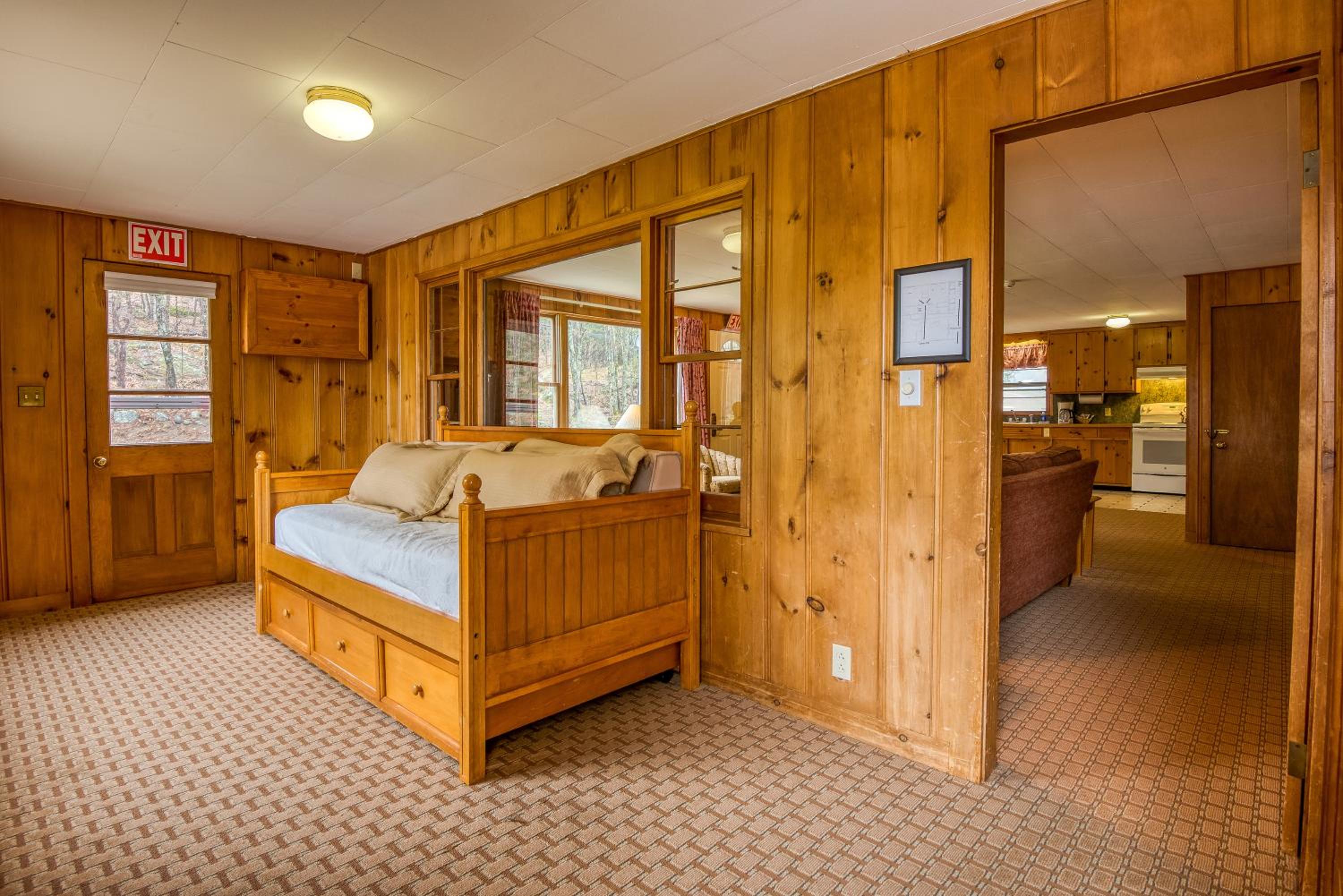 Three-Bedroom House photo 3