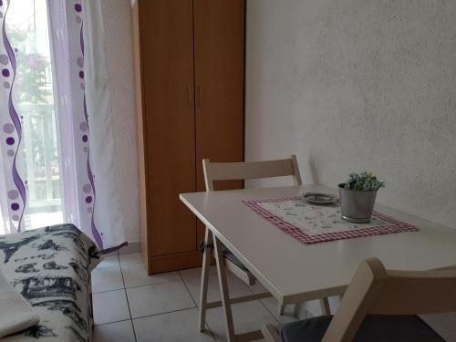 Studio Apartment photo 1