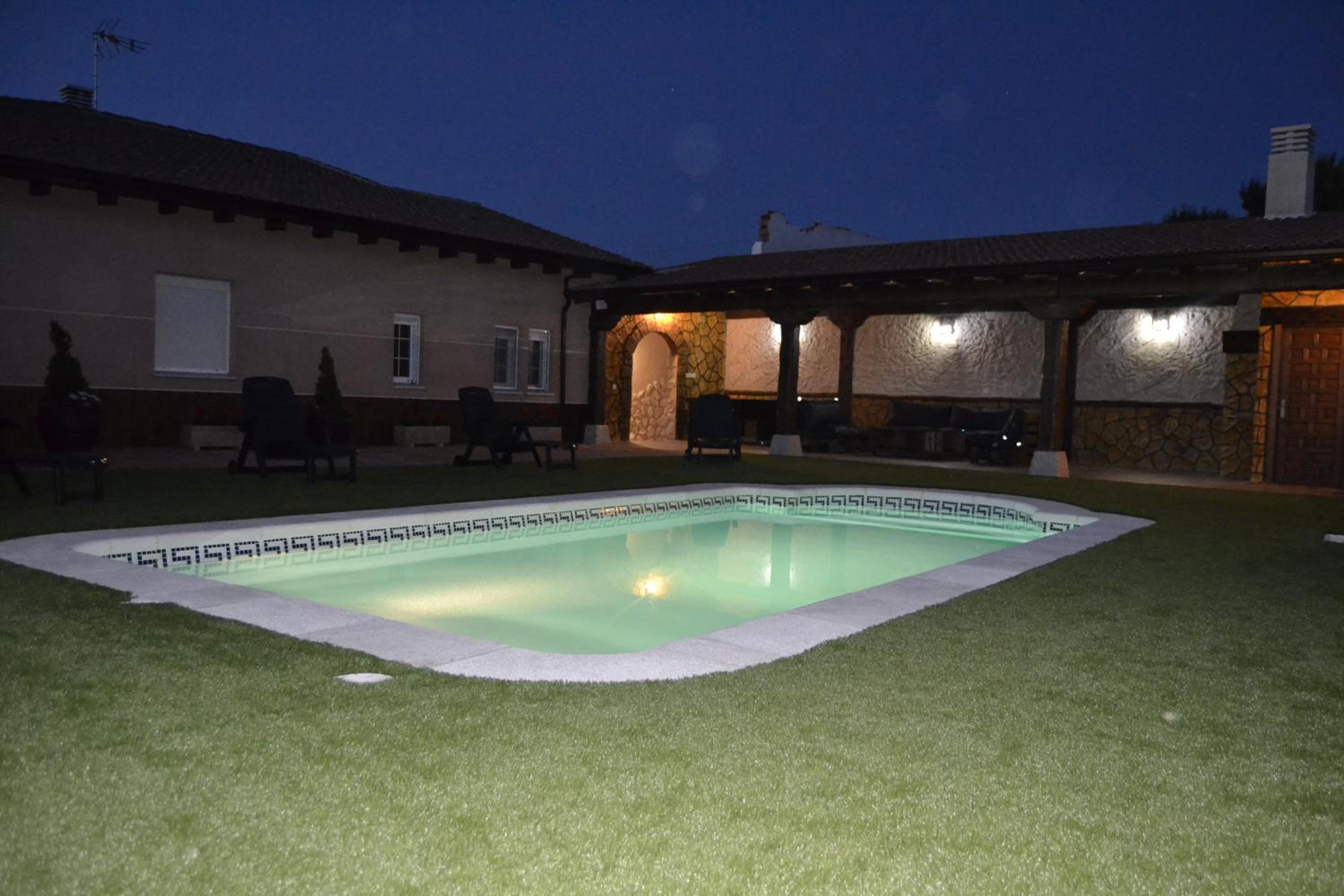 Five-Bedroom House photo 3
