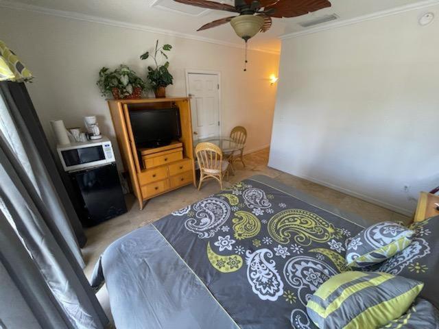 King Suite with Balcony photo 2