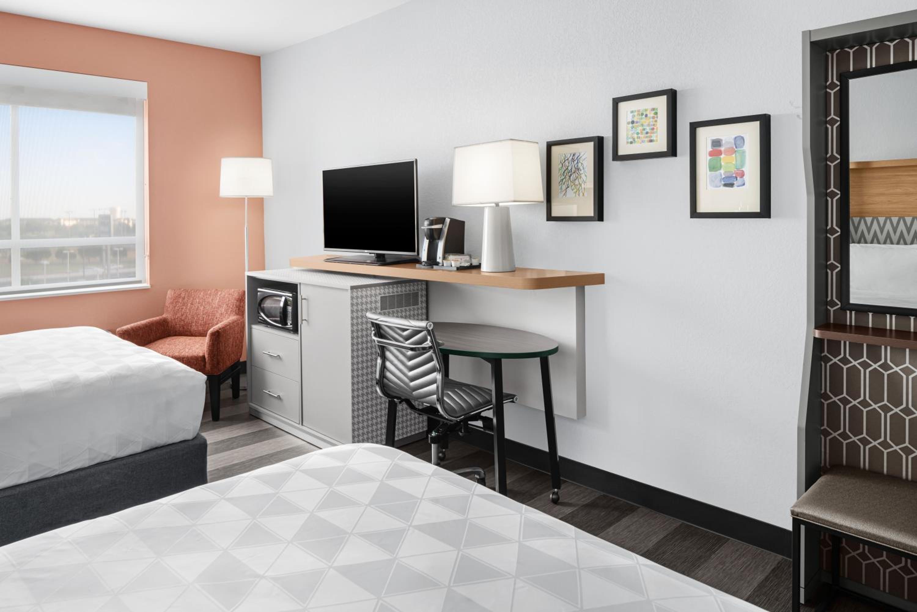 Premium Queen Room with Two Queens and One Sofa Bed - Photo 6