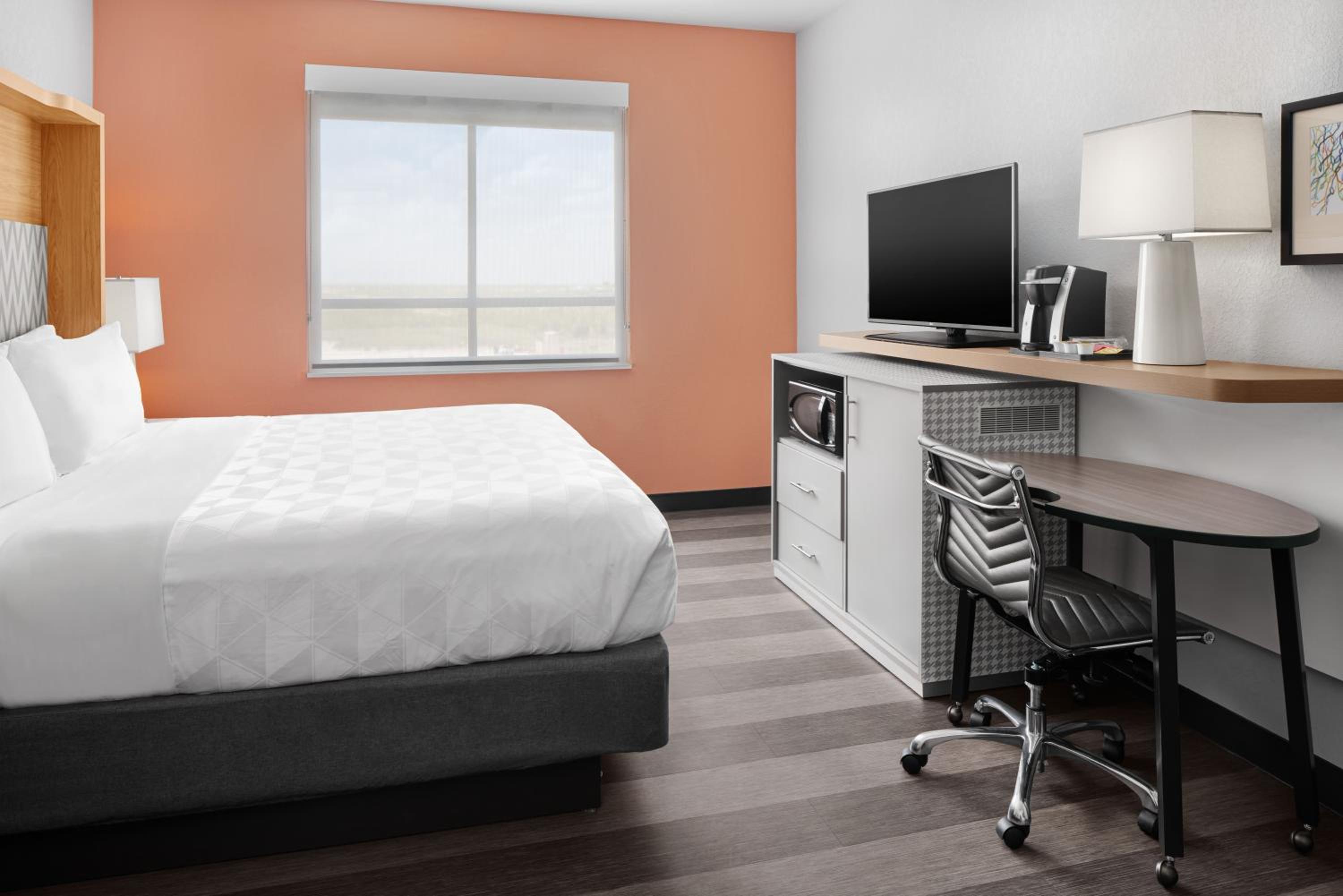 Standard King Room - Photo 2