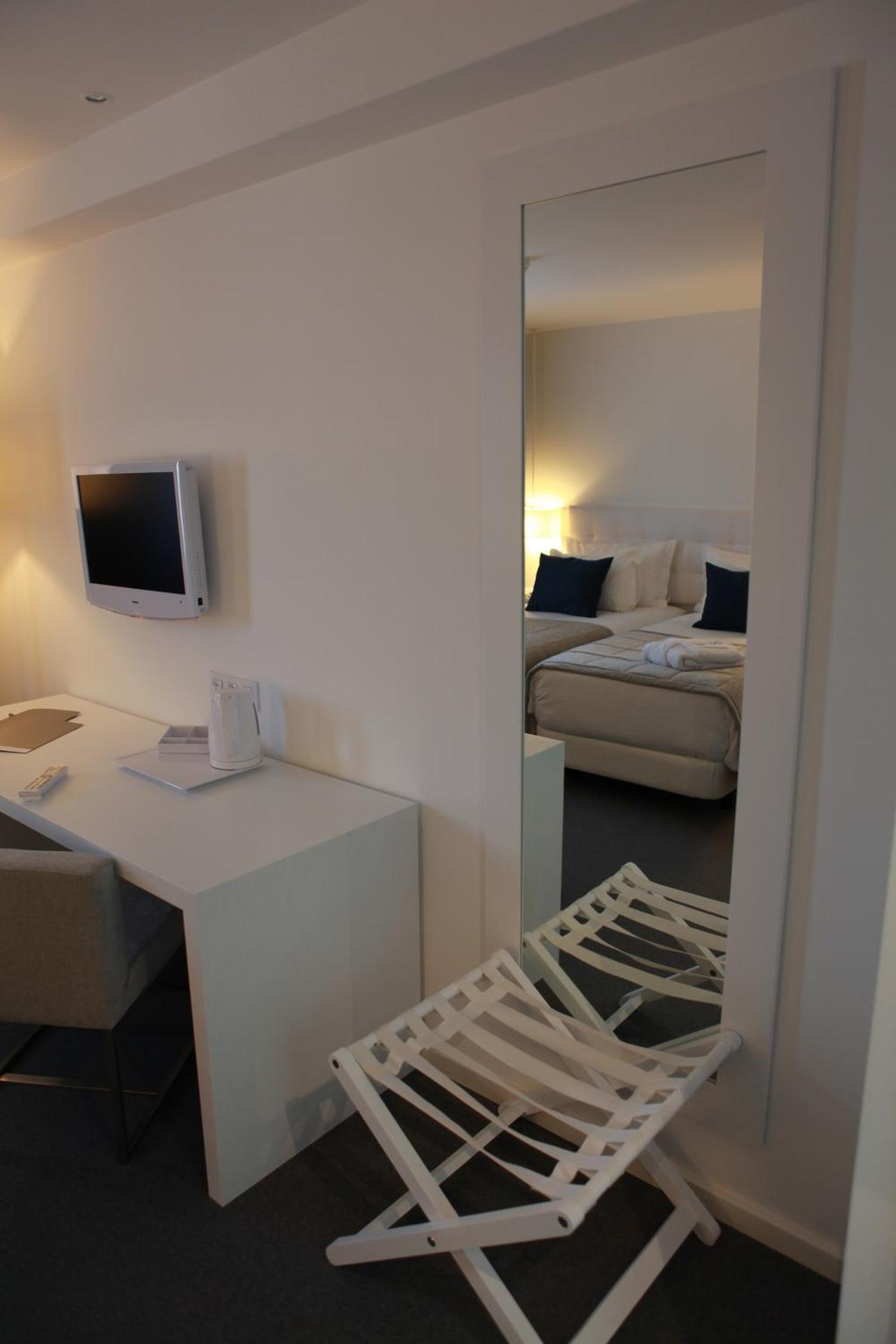 Double or Twin Room - Photo 5