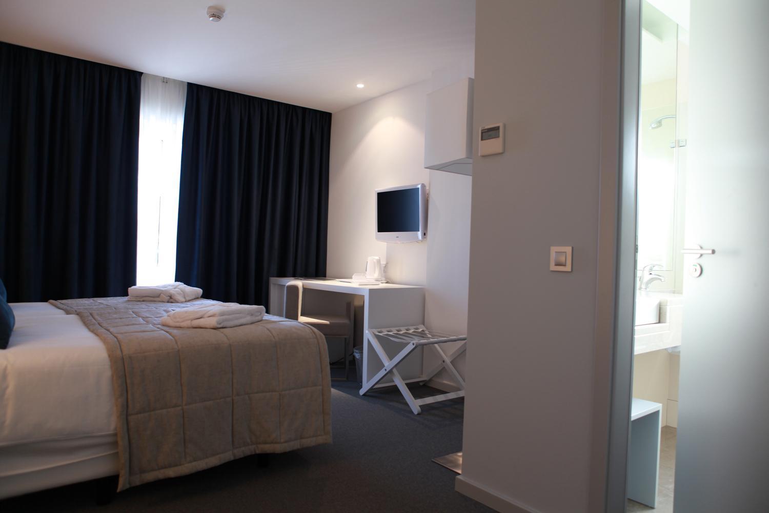 Double or Twin Room - Photo 7