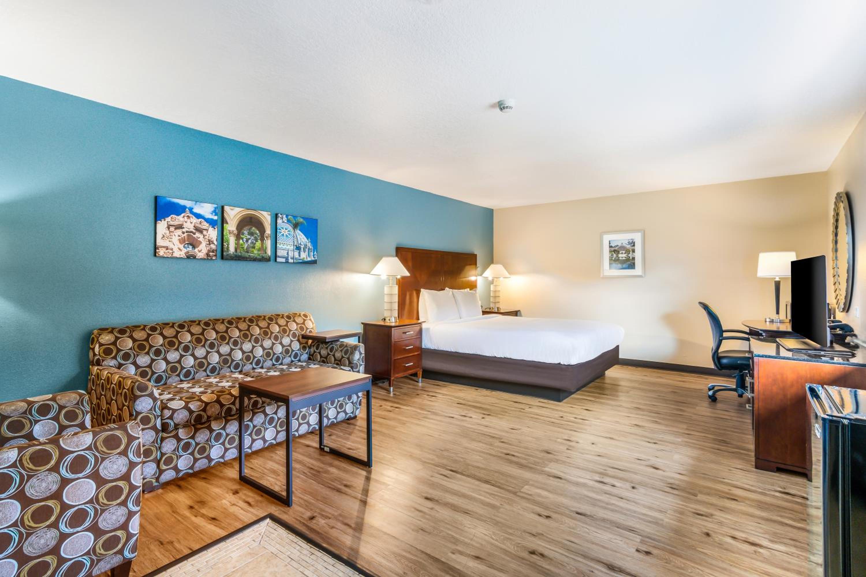 Deluxe King Room with Spa Bath - Photo 4