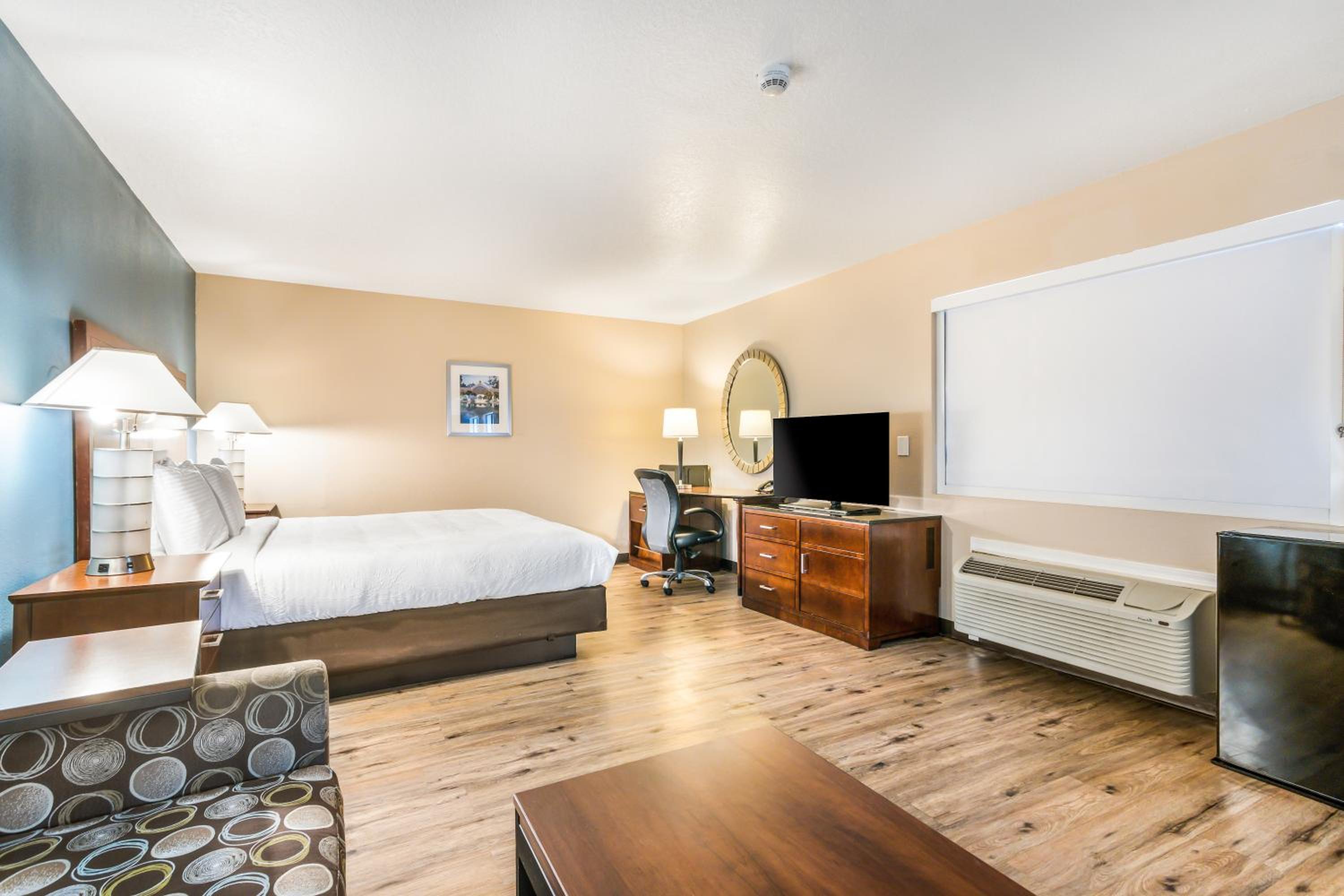 Deluxe King Room with Spa Bath - Photo 1