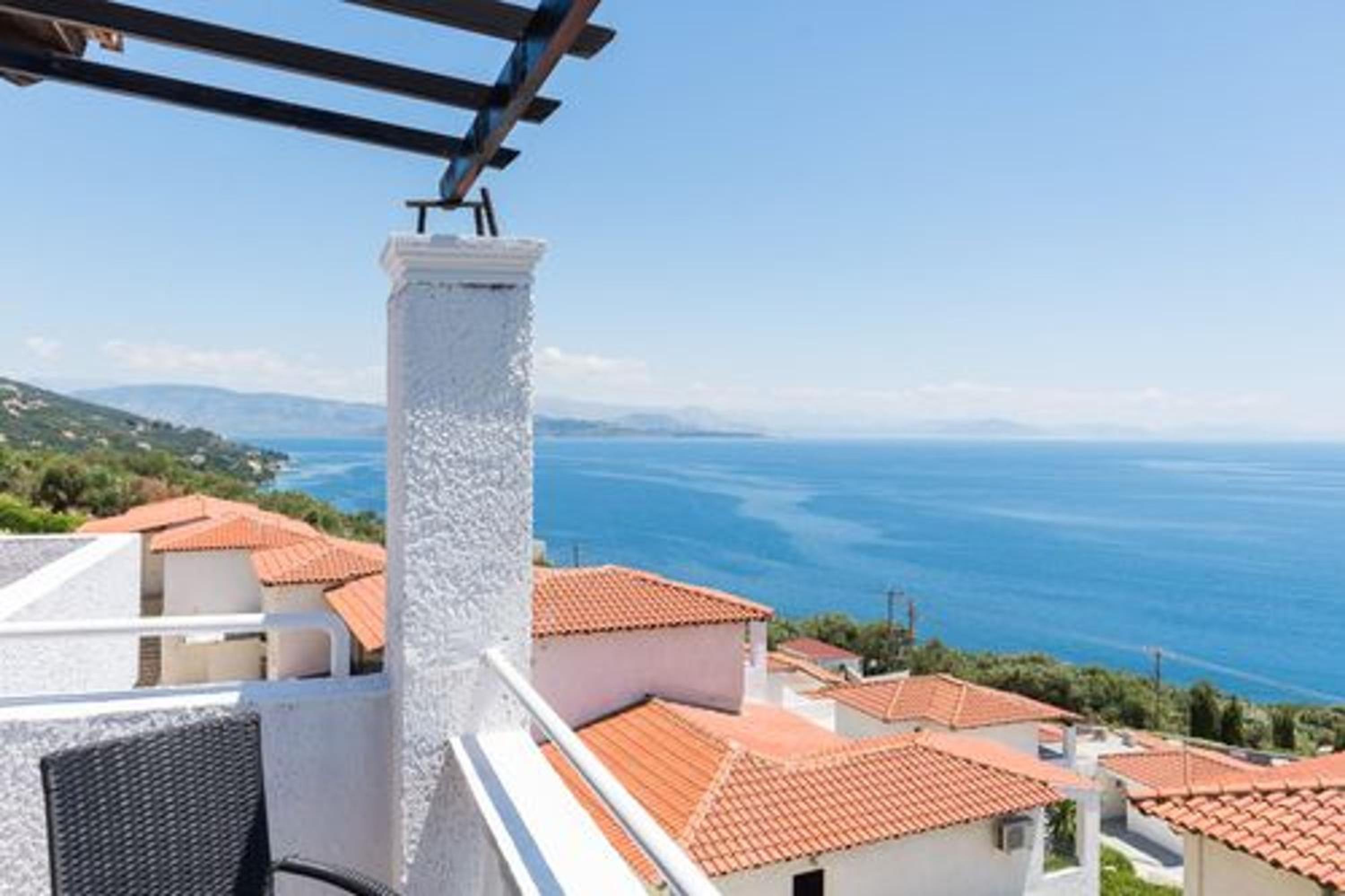 Superior Two-Bedroom Suite with Sea View photo 2