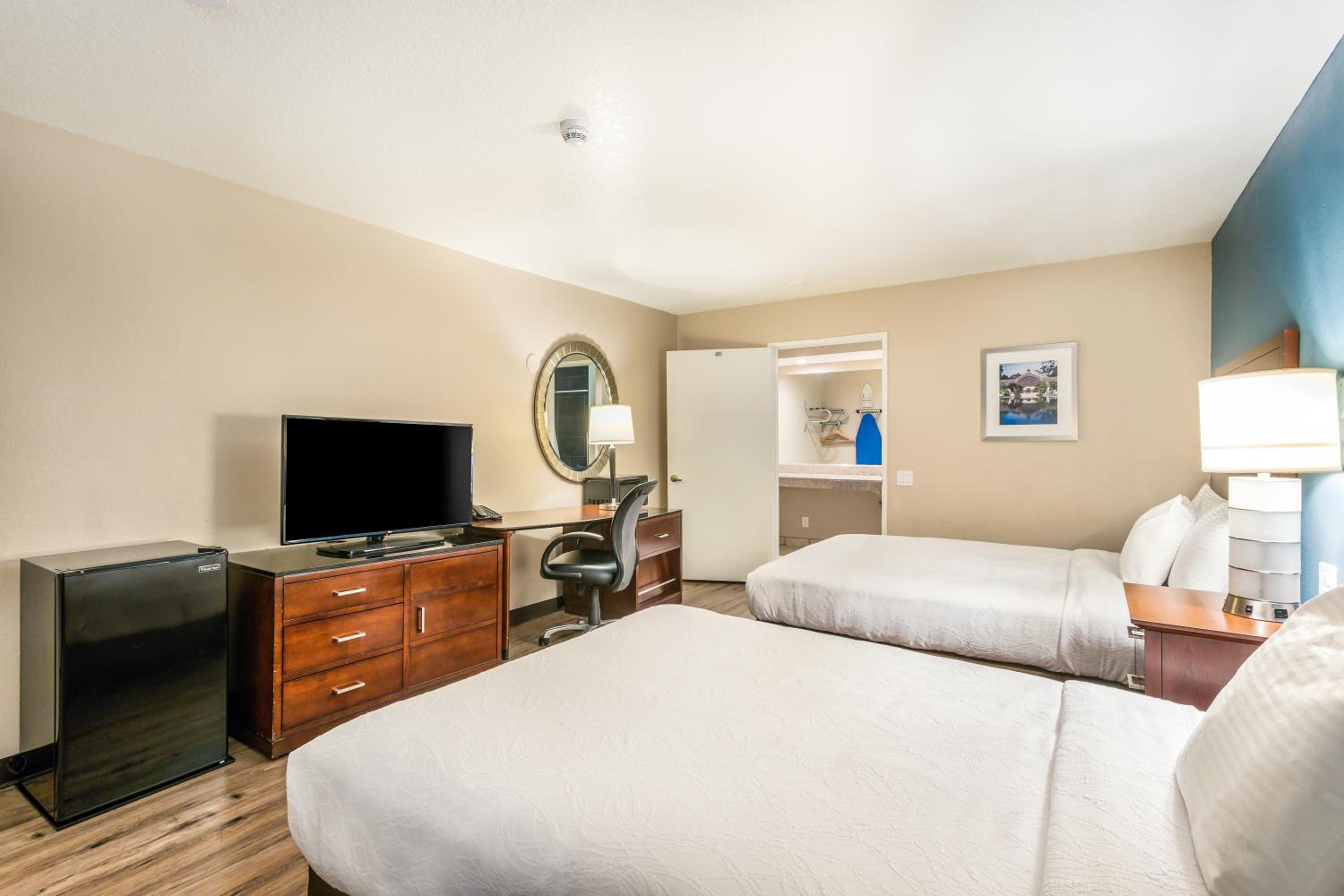 Queen Room - Disability Access - Photo 4