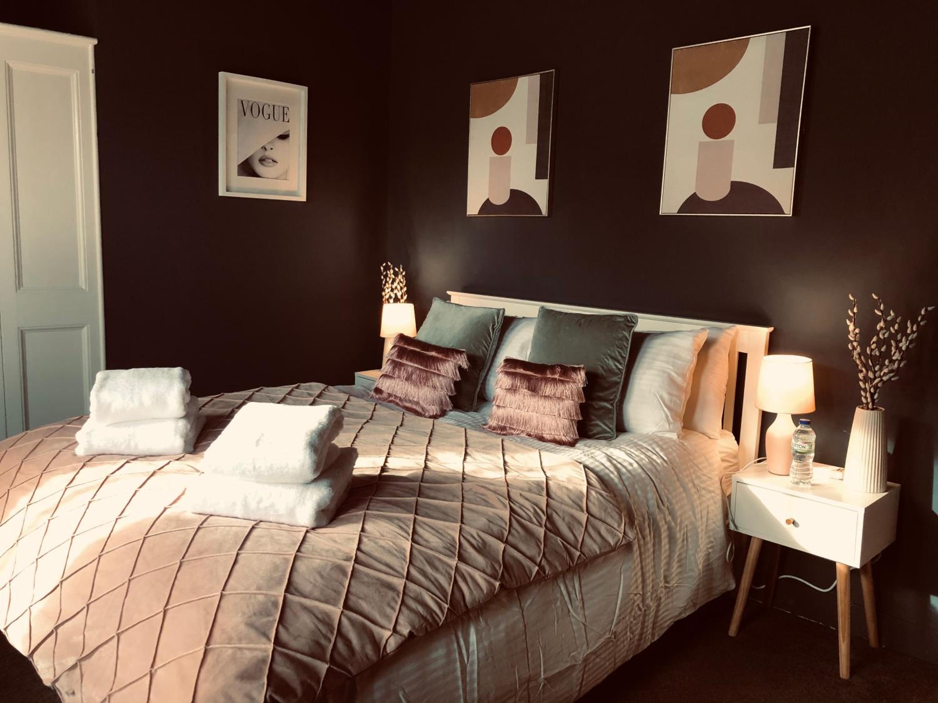 Deluxe King Room photo 1