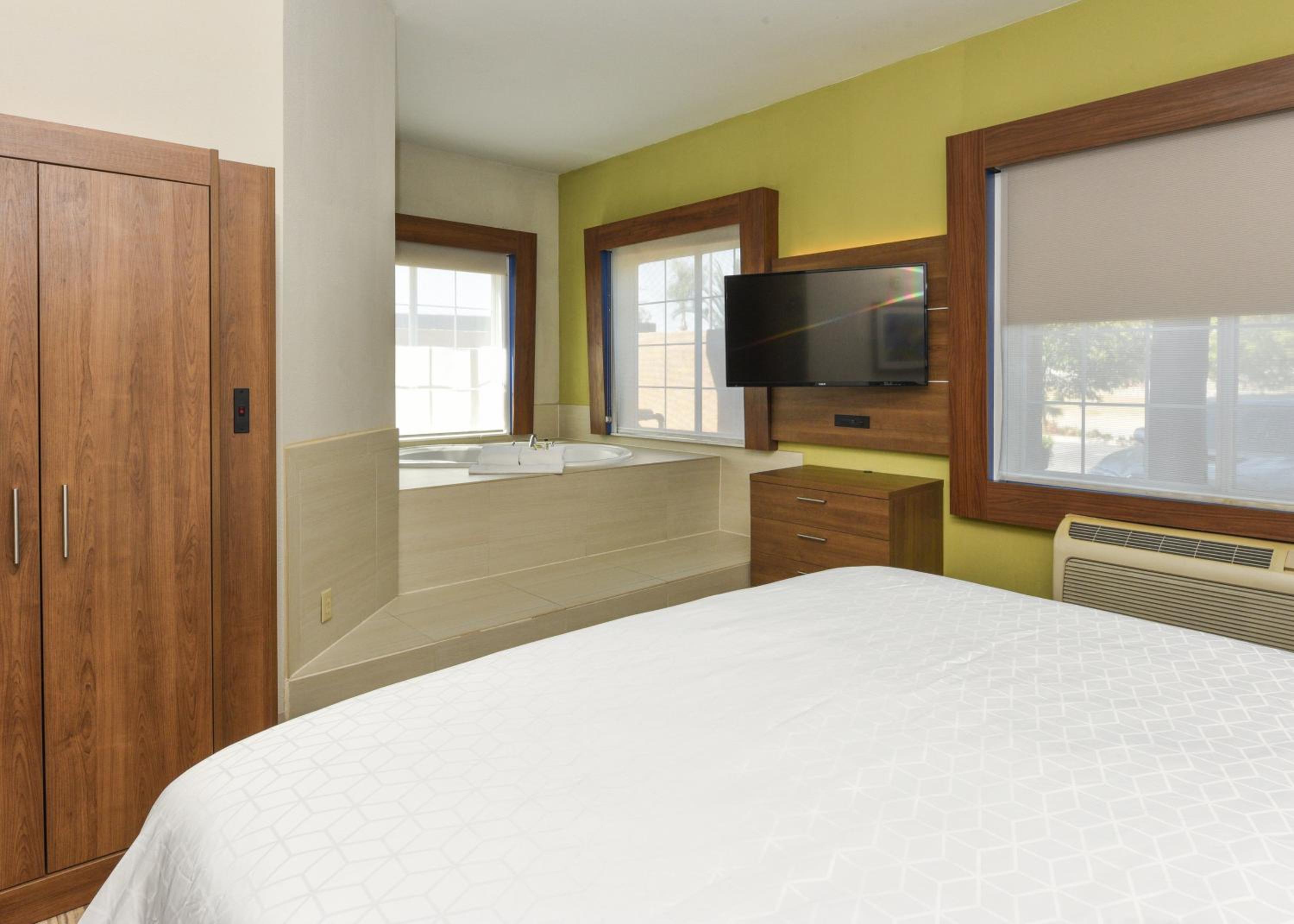 Standard Corner King Room photo 1