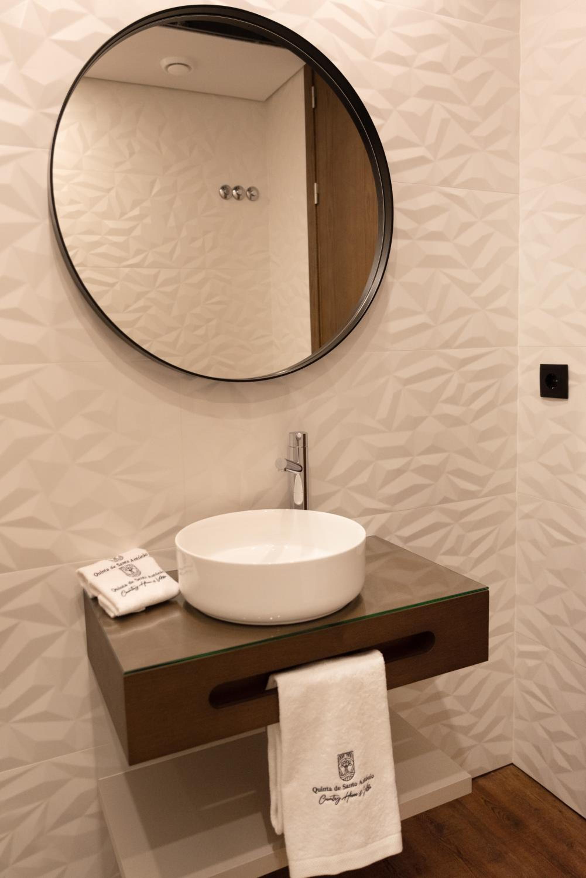 Deluxe Double or Twin Room - Photo 7