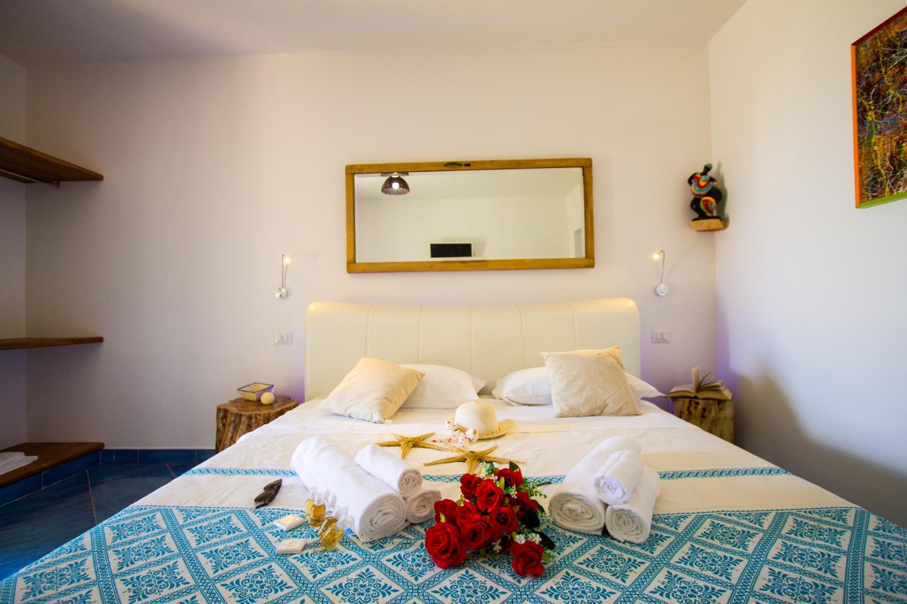 Deluxe Double Room with Side Sea View photo 1