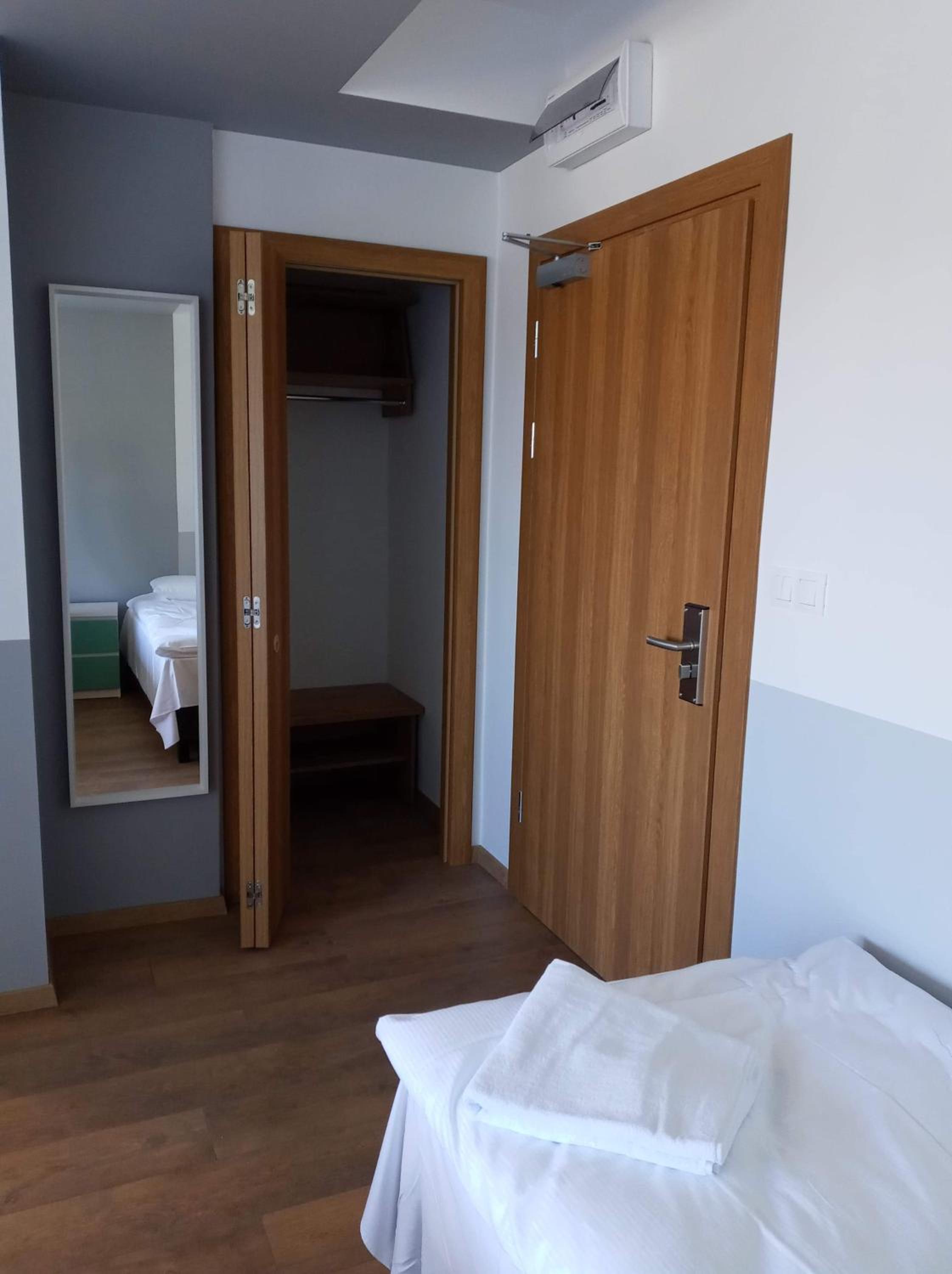 Double Room - Photo 4