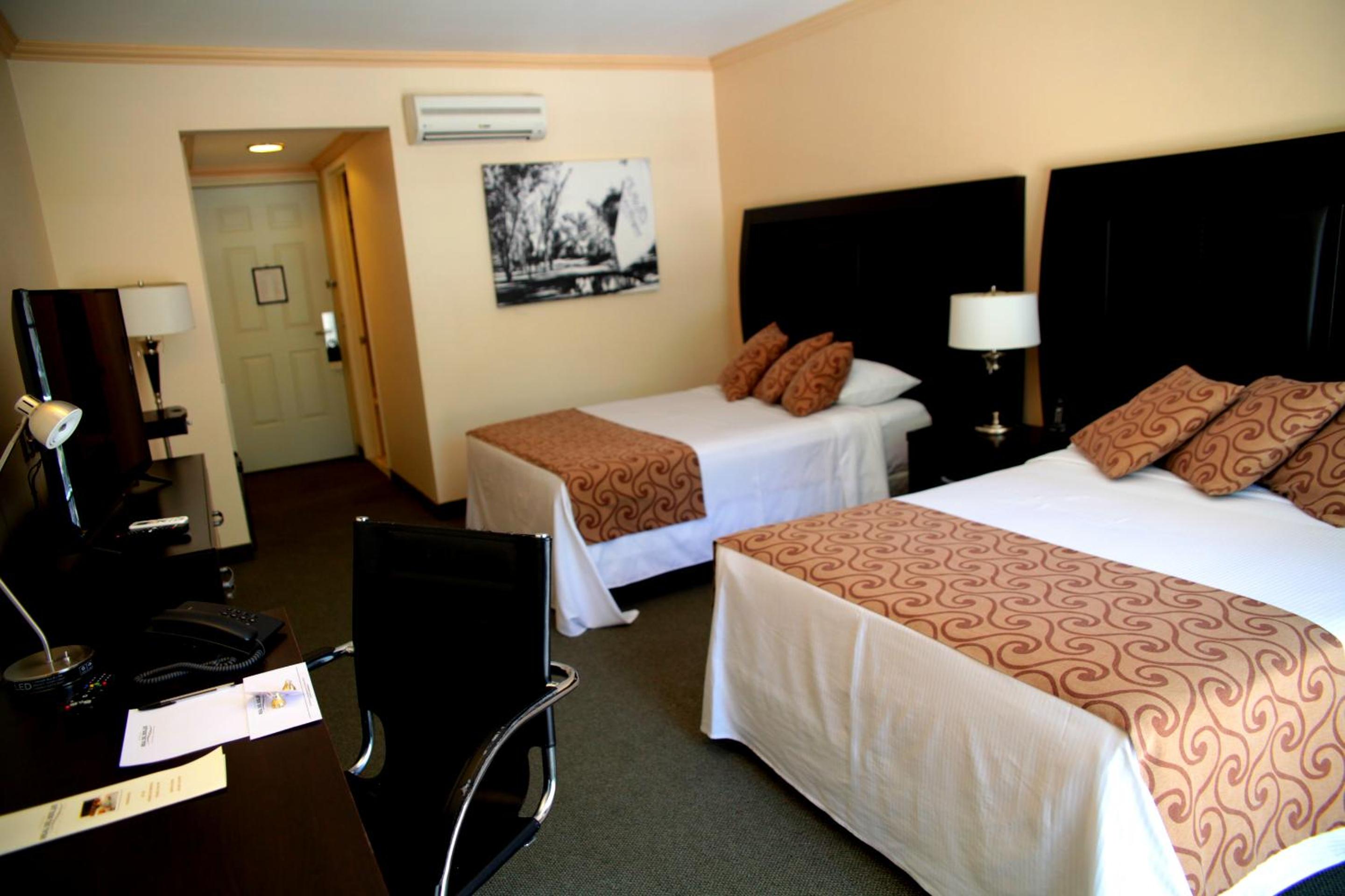 Deluxe Double Room with Two Double Beds - Photo 1
