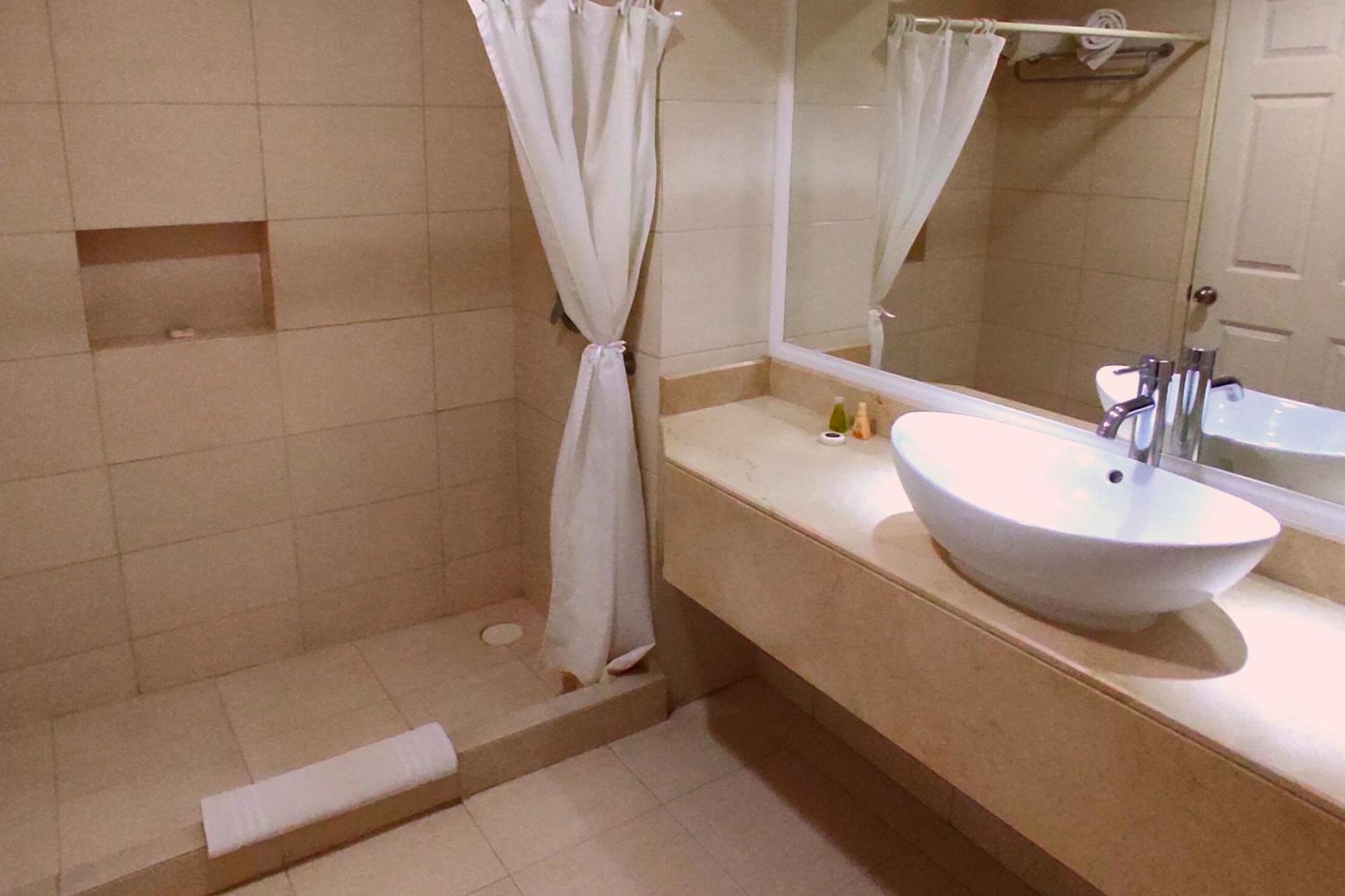 Deluxe Room - Photo 4