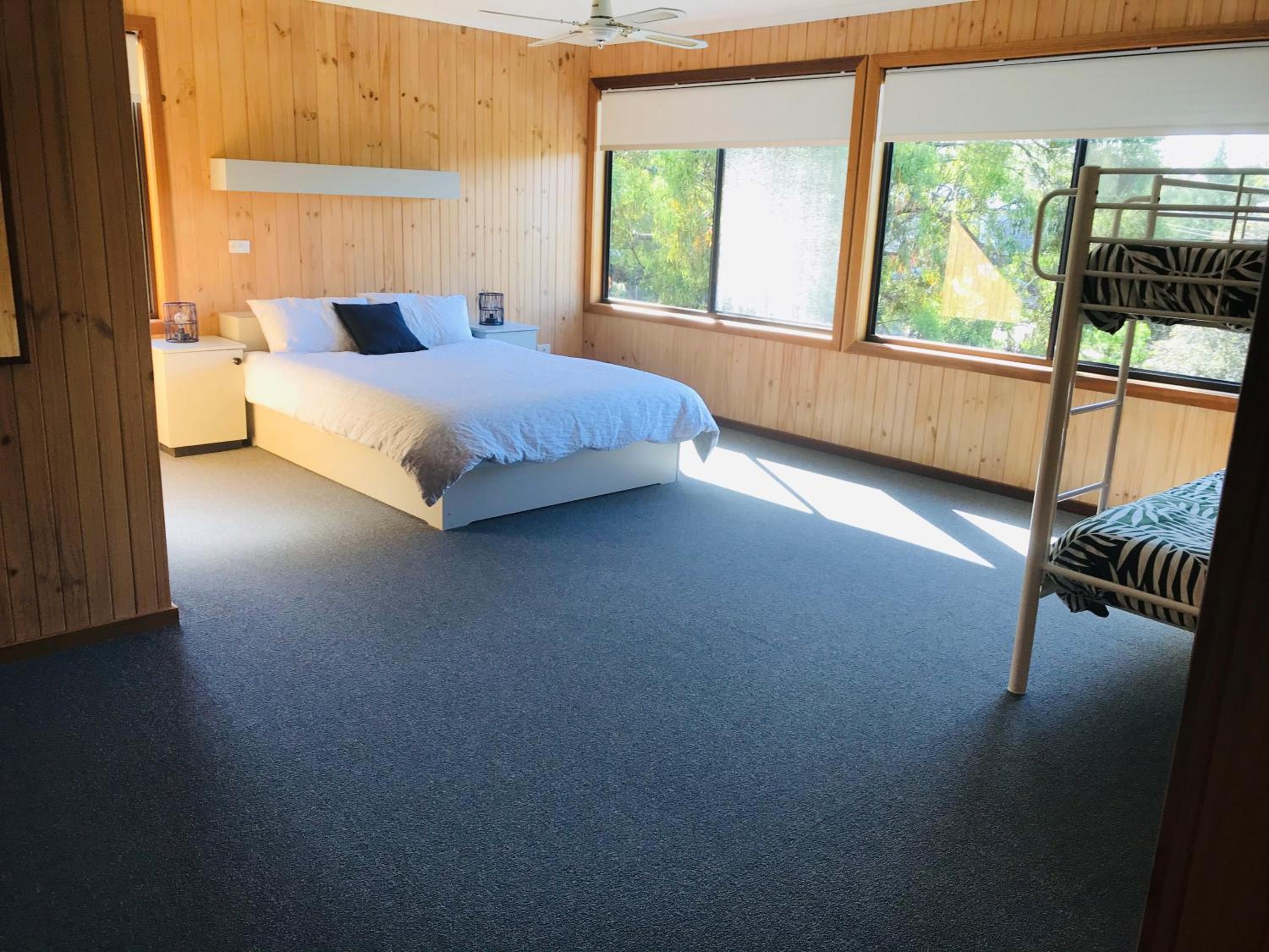 Four-Bedroom House photo 3