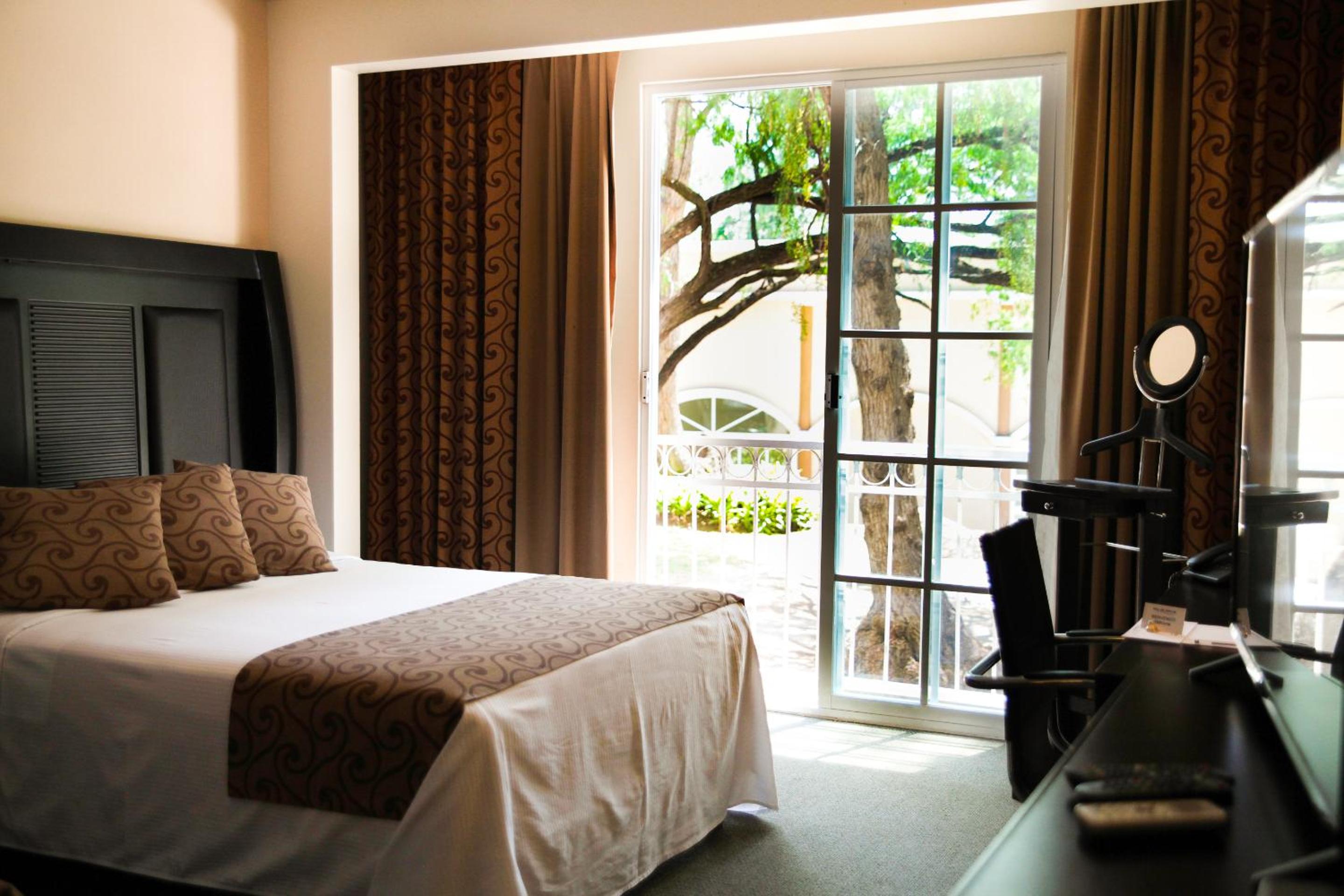Deluxe Room - Photo 1