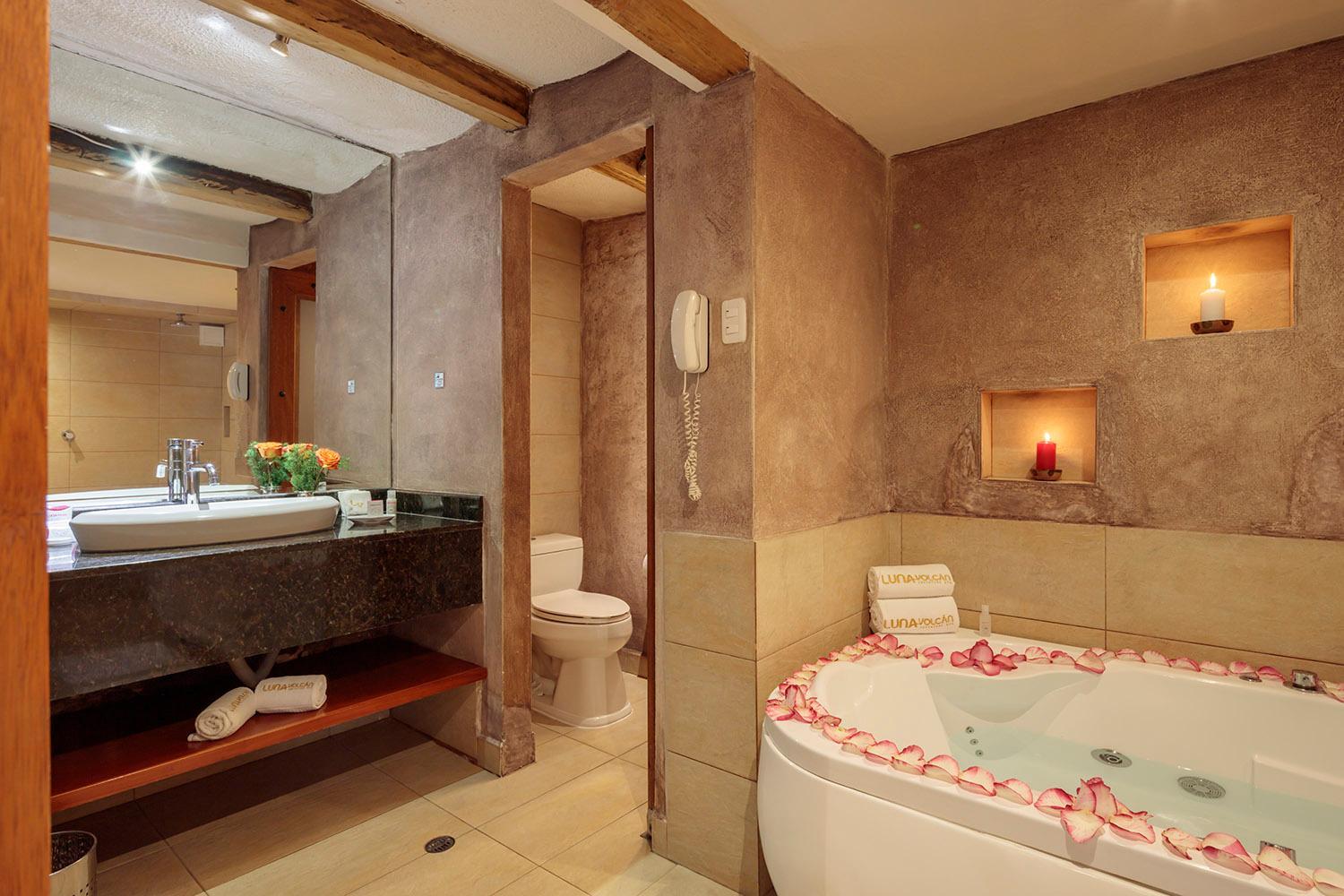 Suite with Spa Bath photo 3