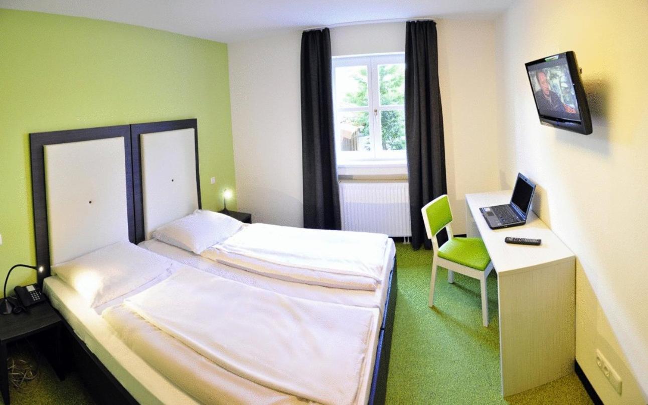 Double Room (1 Adult)