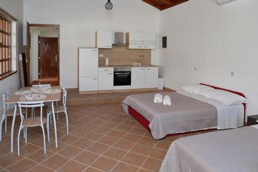 One-Bedroom Apartment - Photo 24