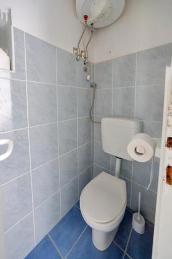 One-Bedroom Apartment - Photo 28