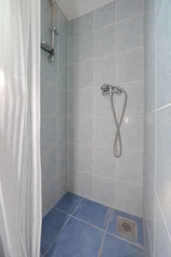 One-Bedroom Apartment - Photo 2