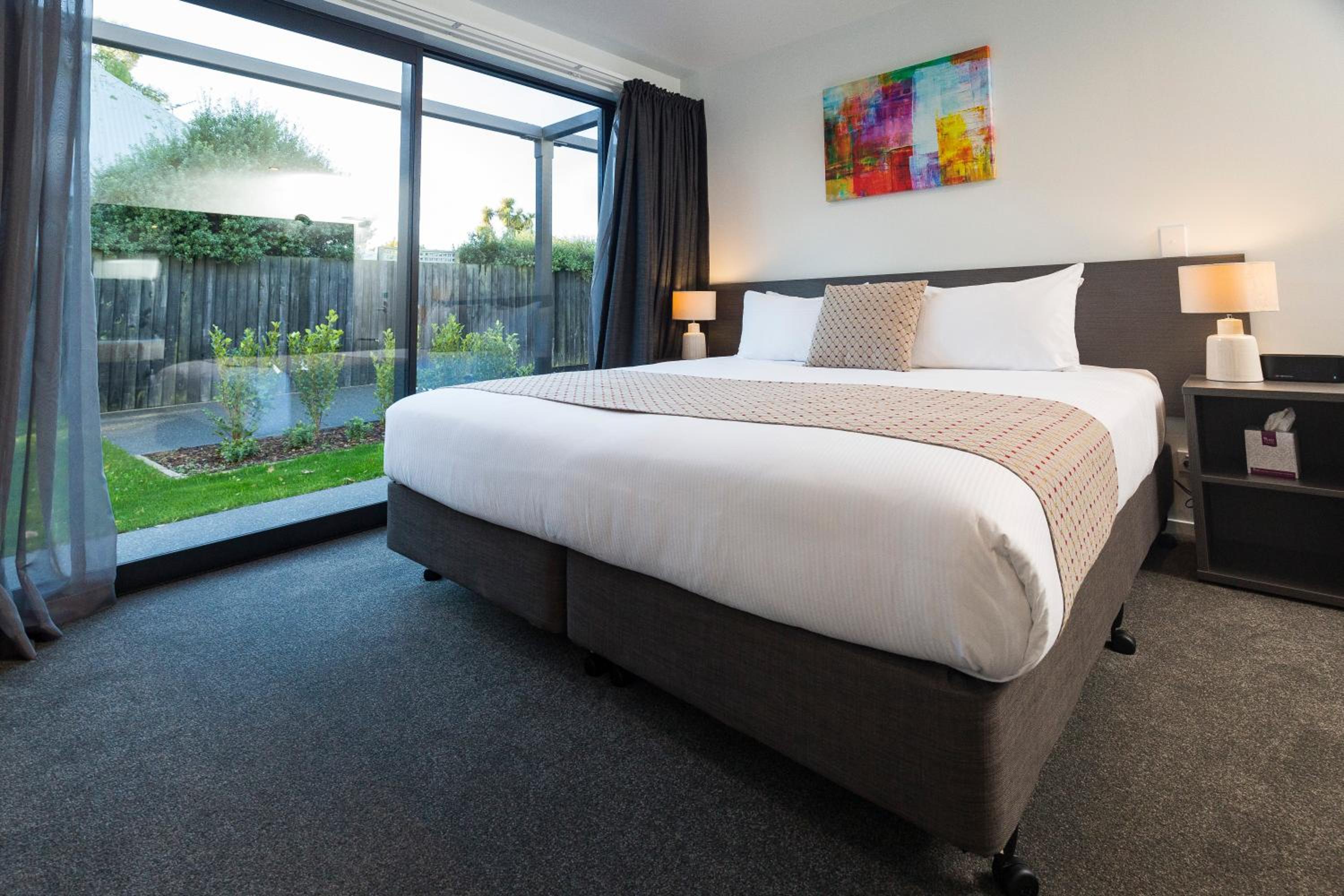 Executive Suite - Photo 3