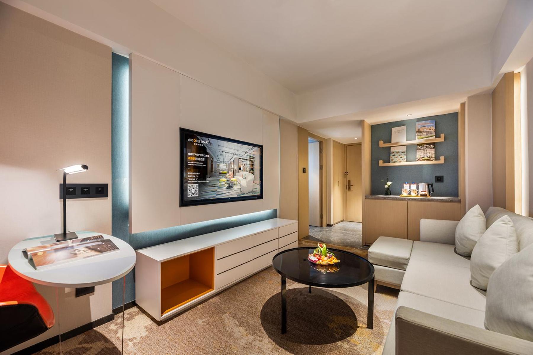 Executive Suite - Photo 2