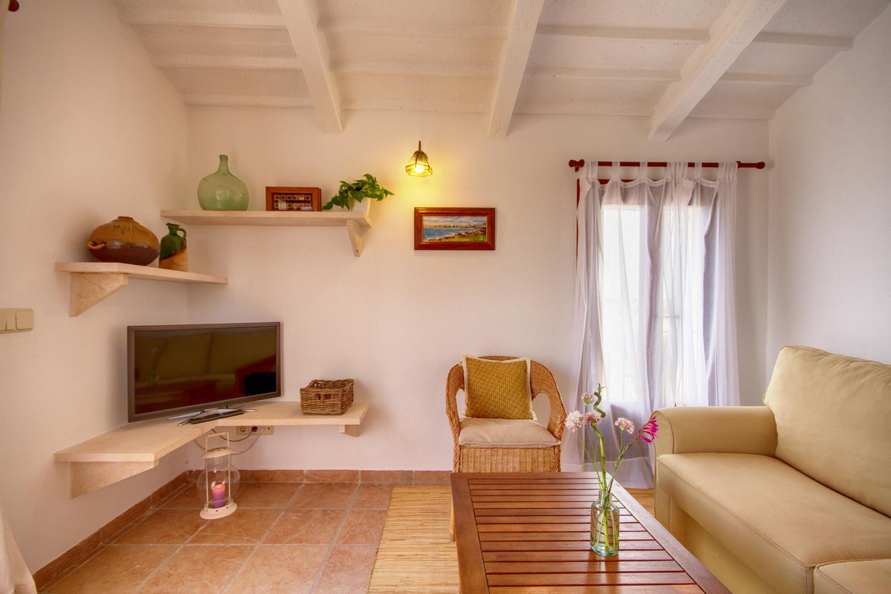 One-Bedroom Apartment with Pool View photo 2