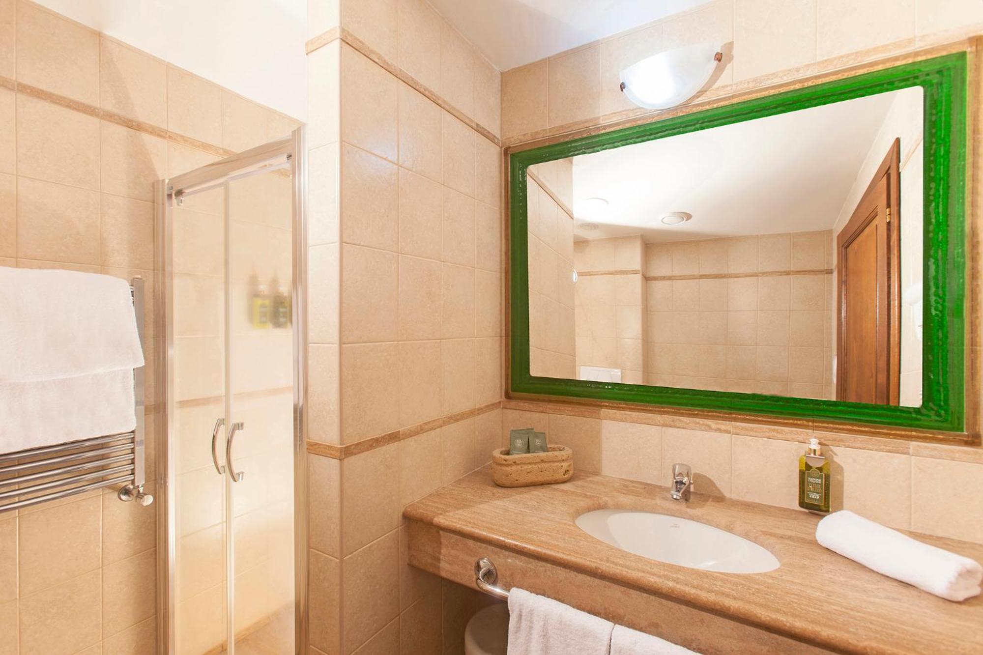 Standard Triple Room - Photo 5