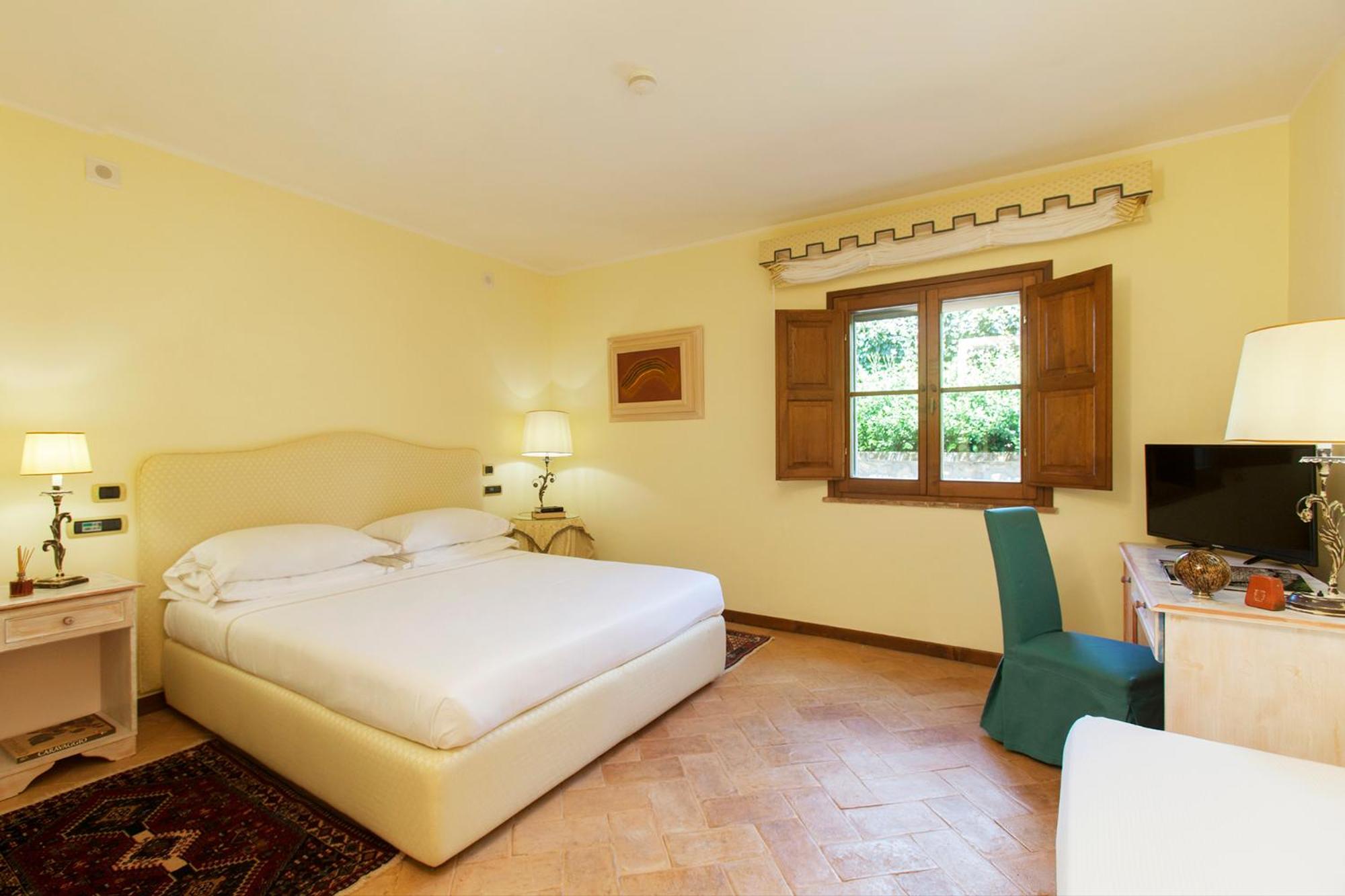 Standard Triple Room - Photo 4