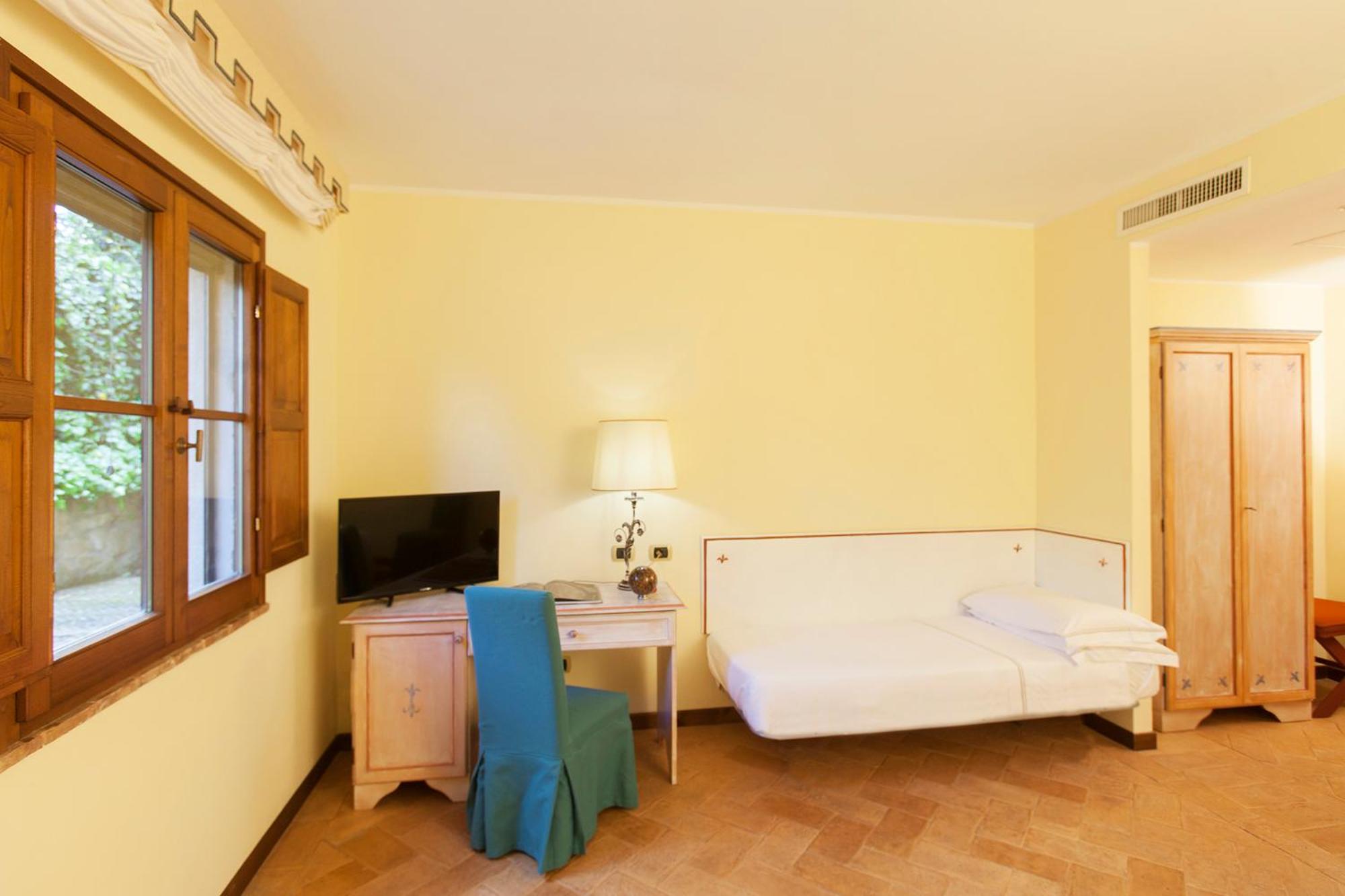 Standard Triple Room - Photo 2