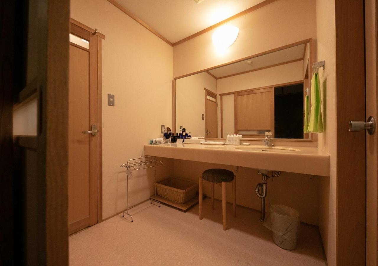 Japanese-Style Room with Bathroom - Photo 7