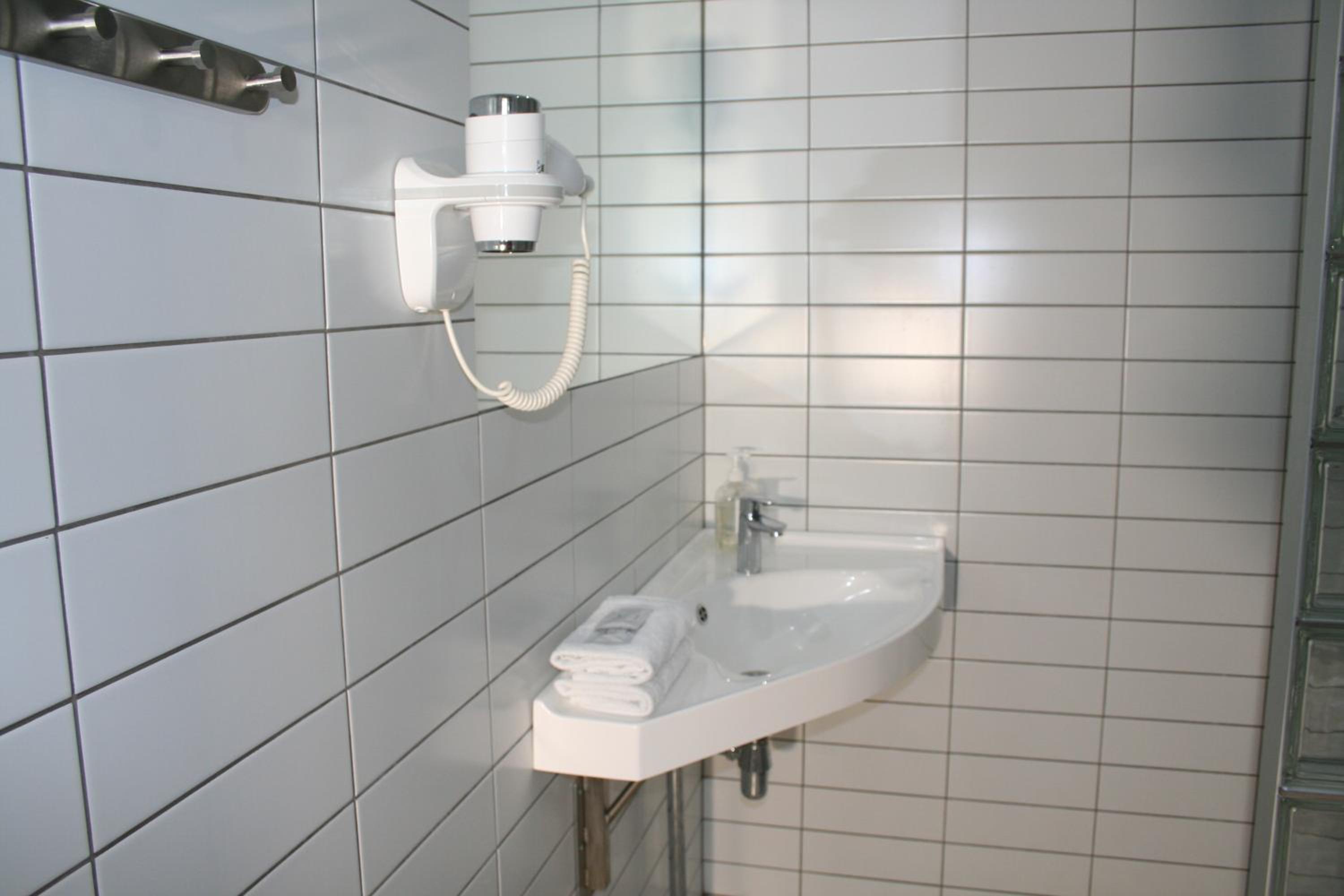 Triple Room - Photo 11
