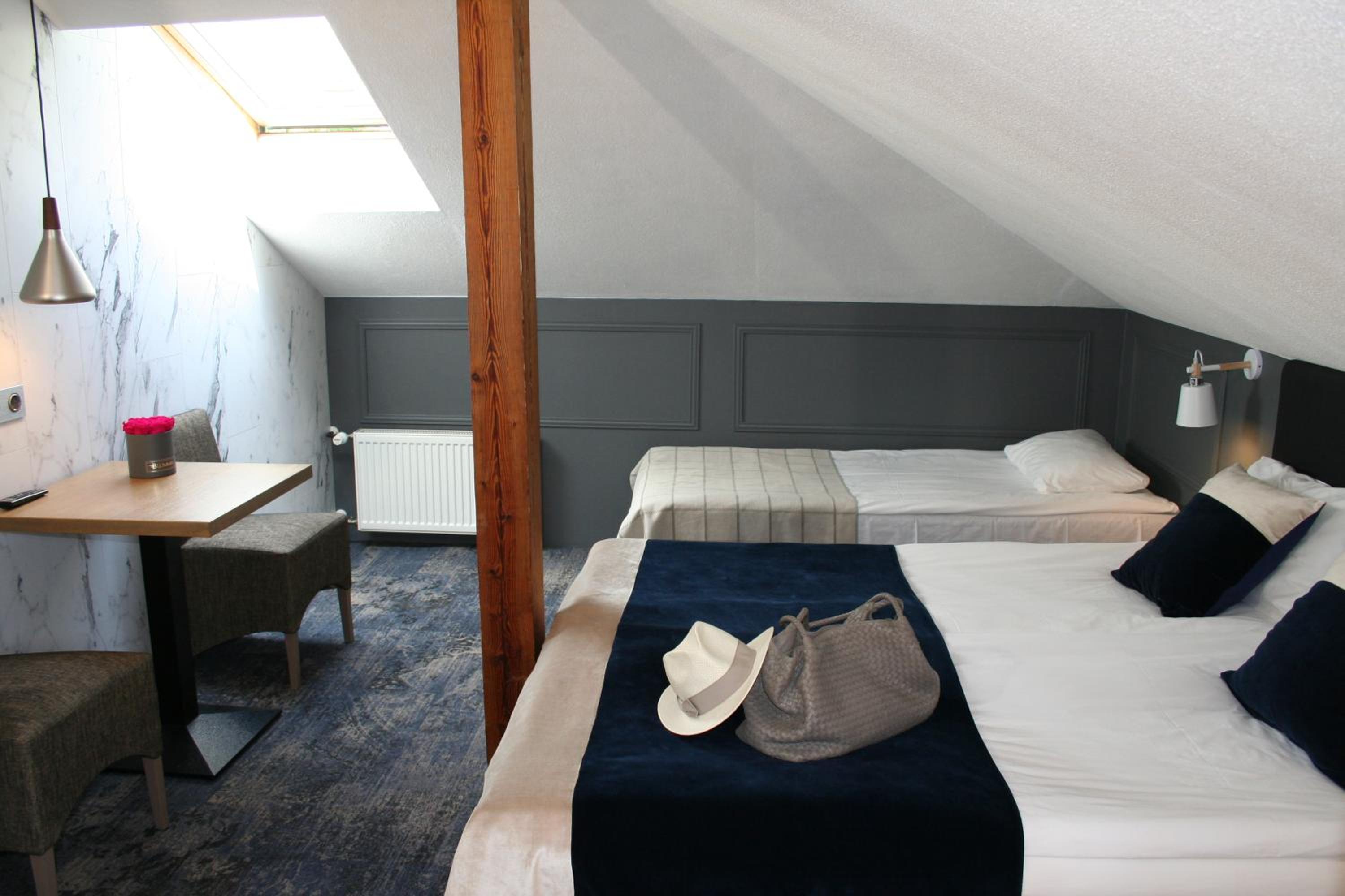 Double Room - Photo 12