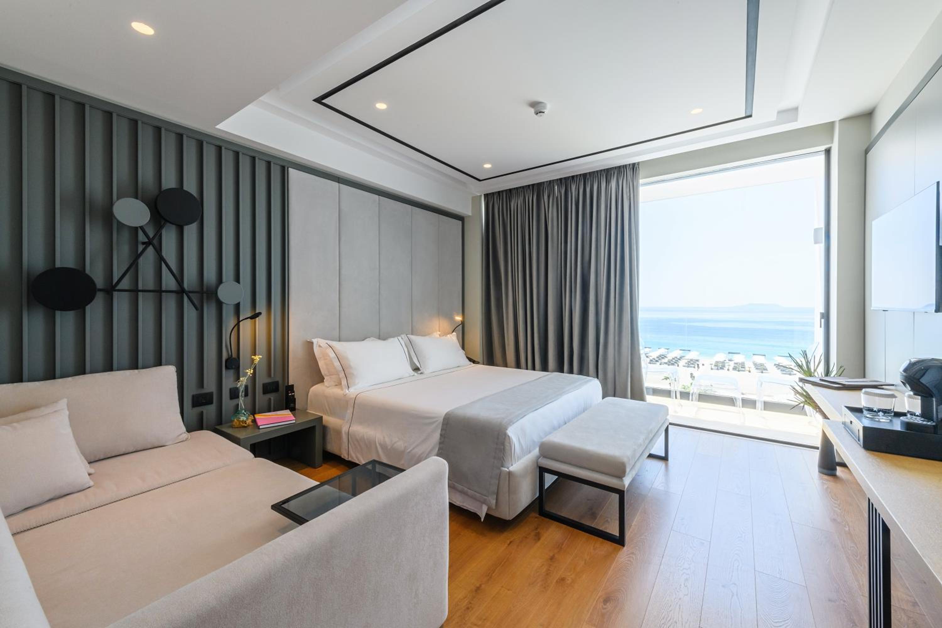 Deluxe Double Room with Balcony and Sea View