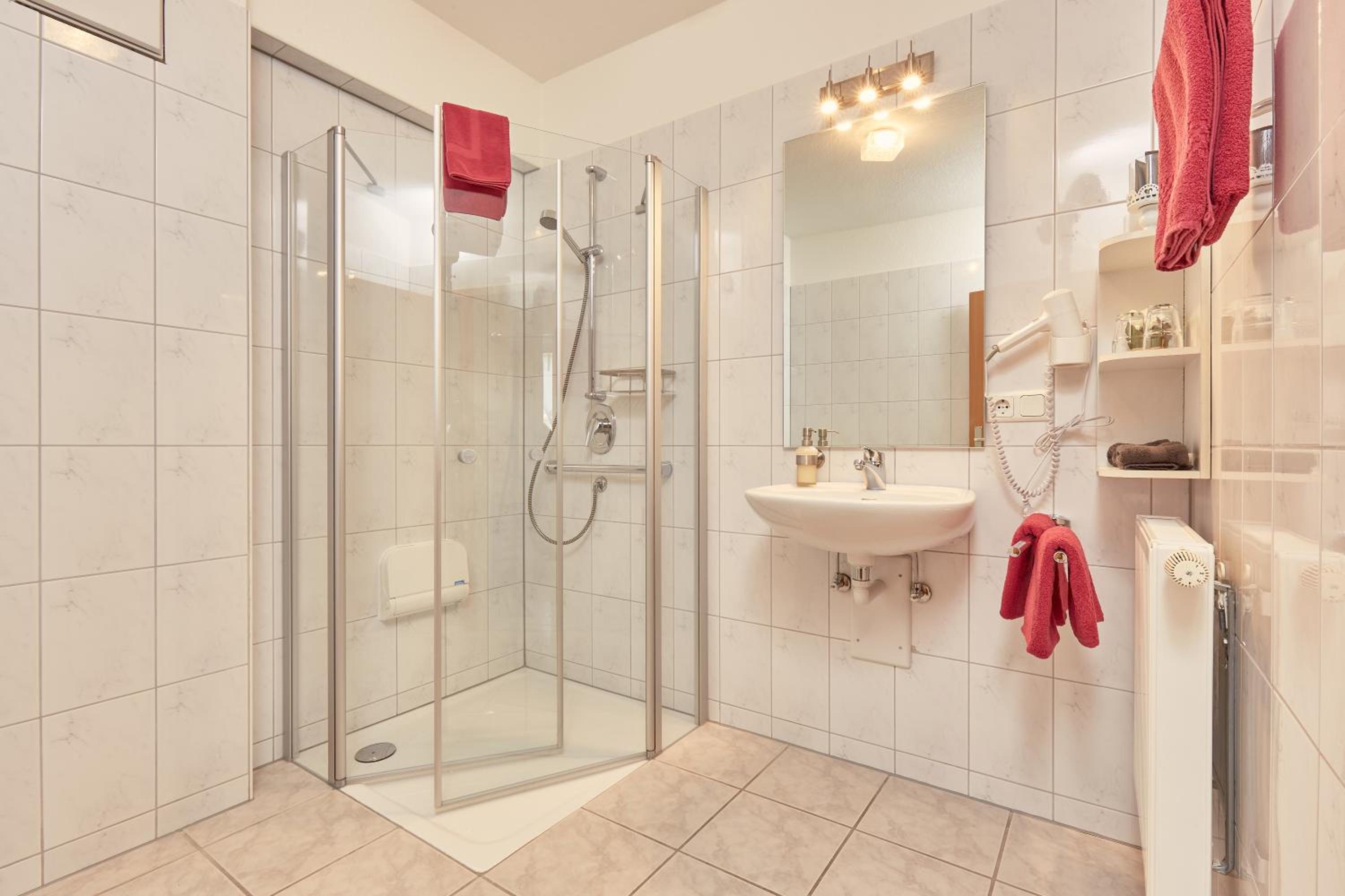 Queen Room - Disability Access photo 3