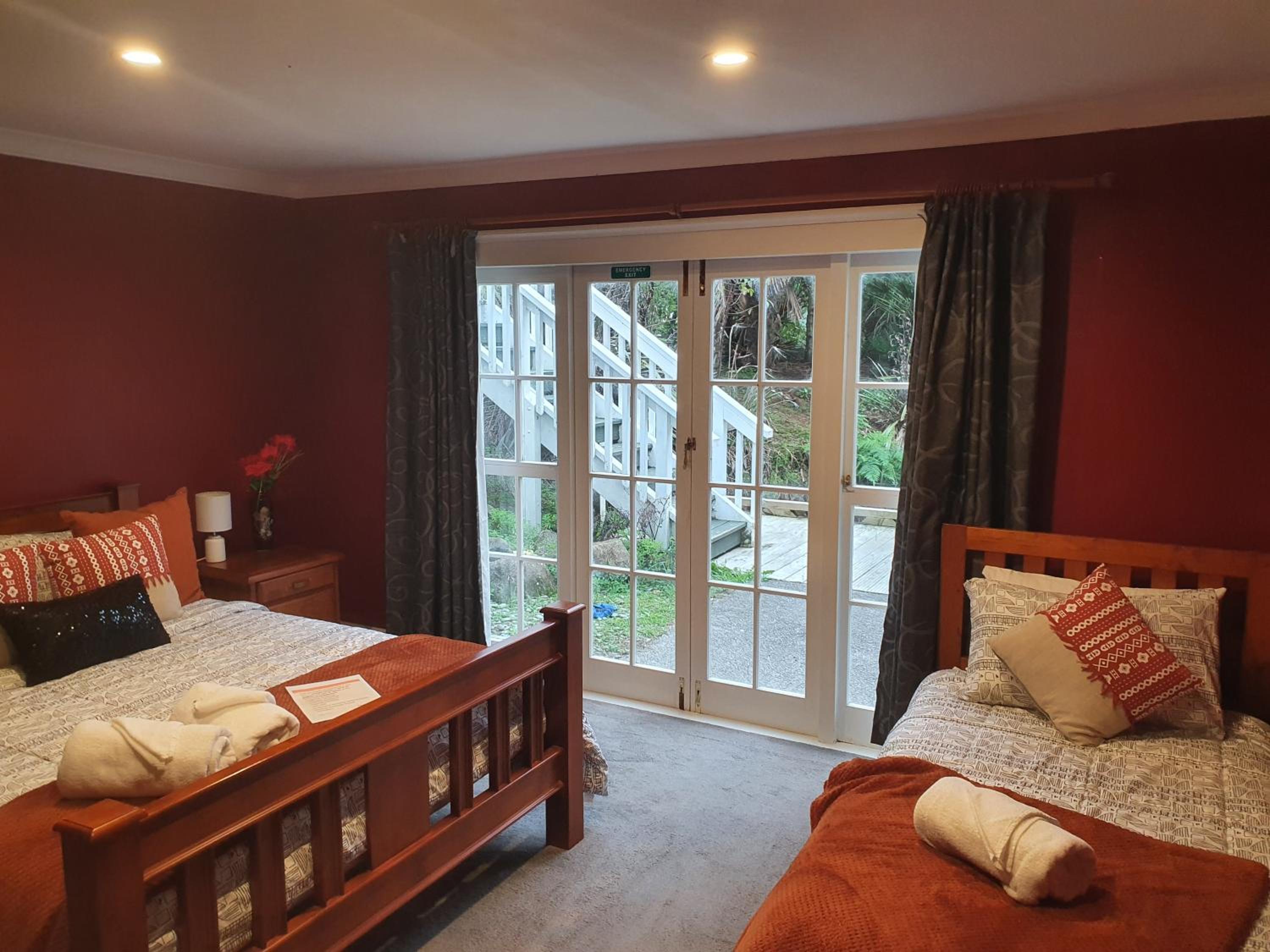 Deluxe Room (2 Adults + 1 Child) - Photo 25