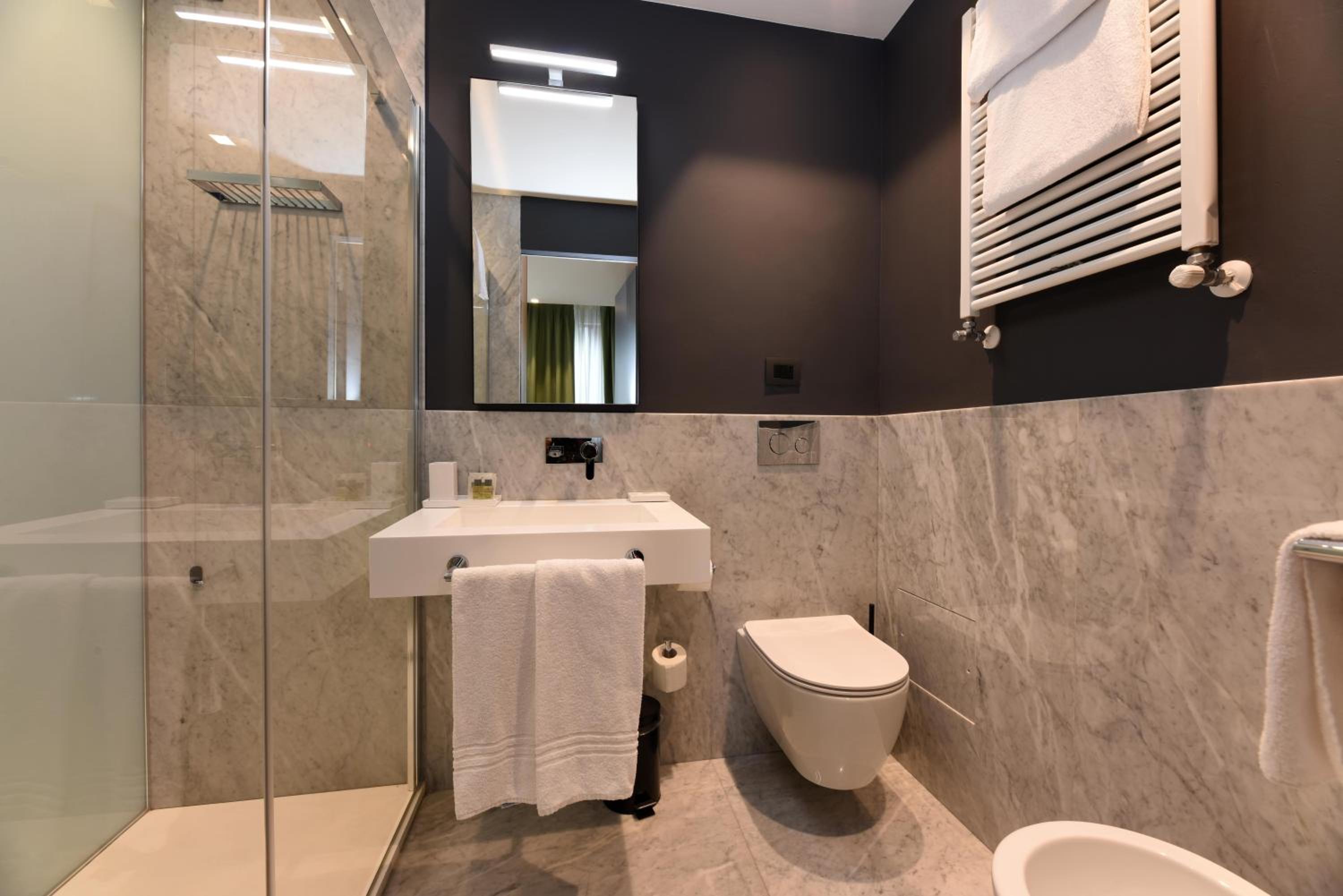 Superior Double or Twin Room with Canal View photo 3