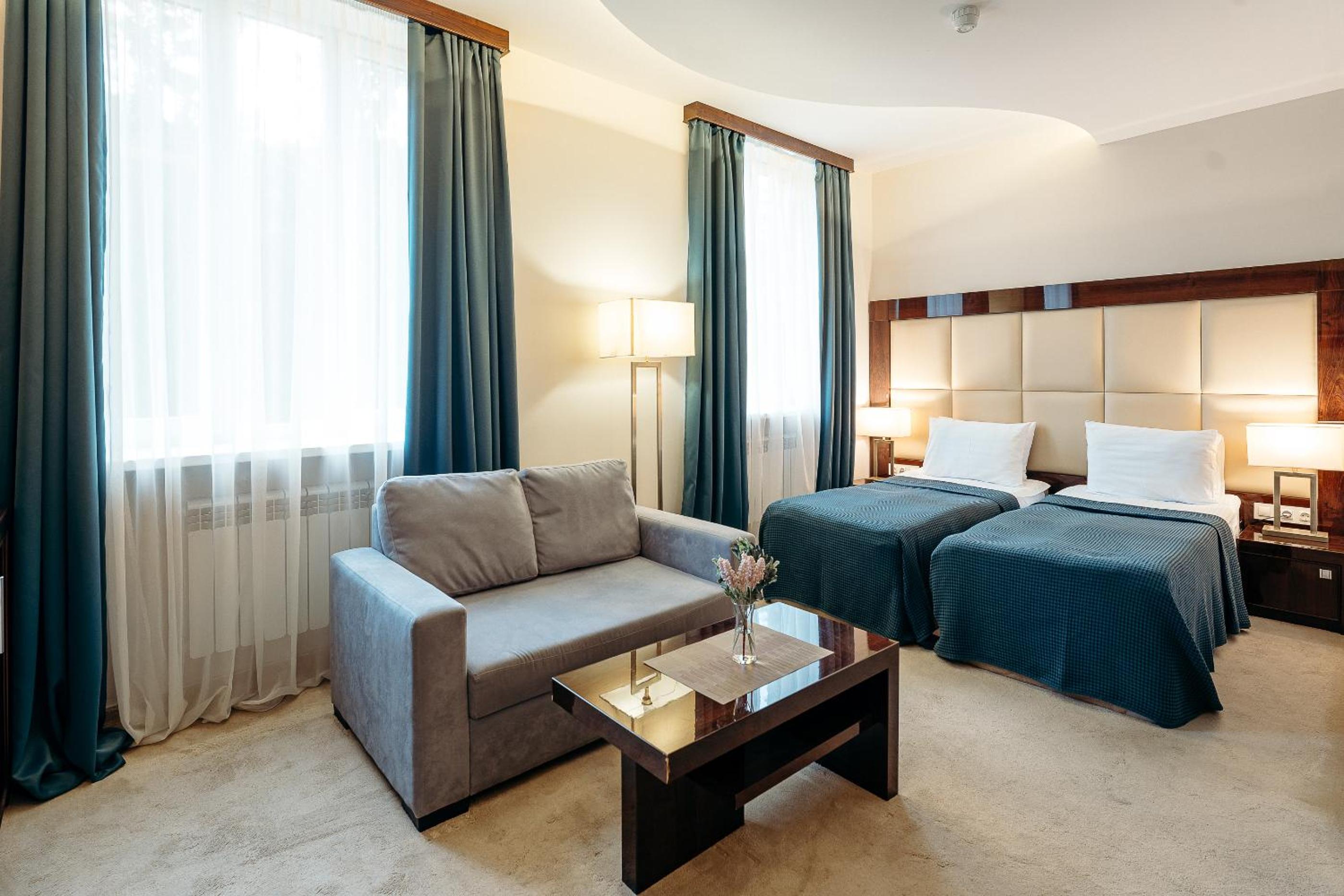 Superior Deluxe Double or Twin Room  photo 3