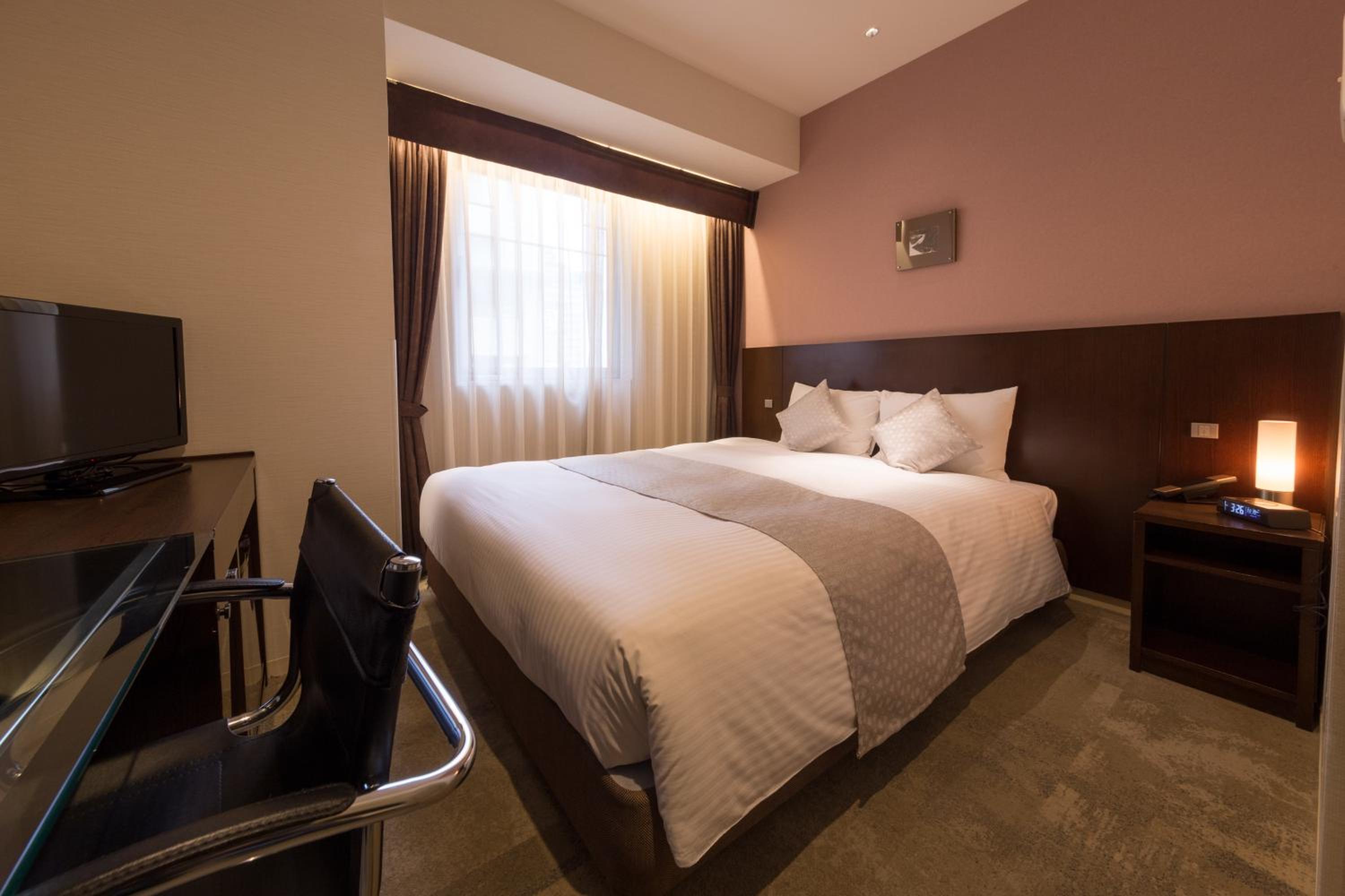 Deluxe Queen Room - Non-Smoking