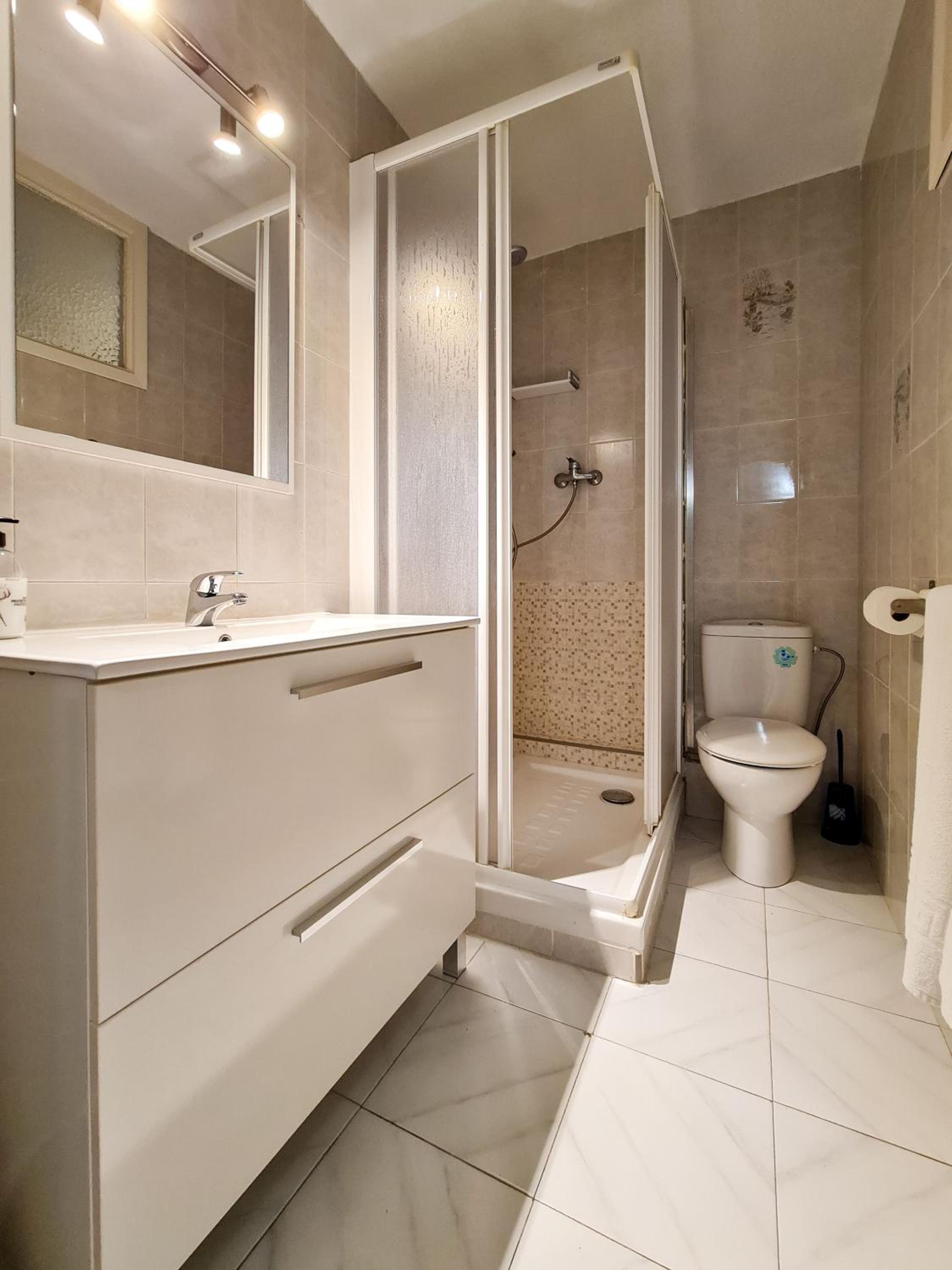 One-Bedroom Apartment - Photo 14