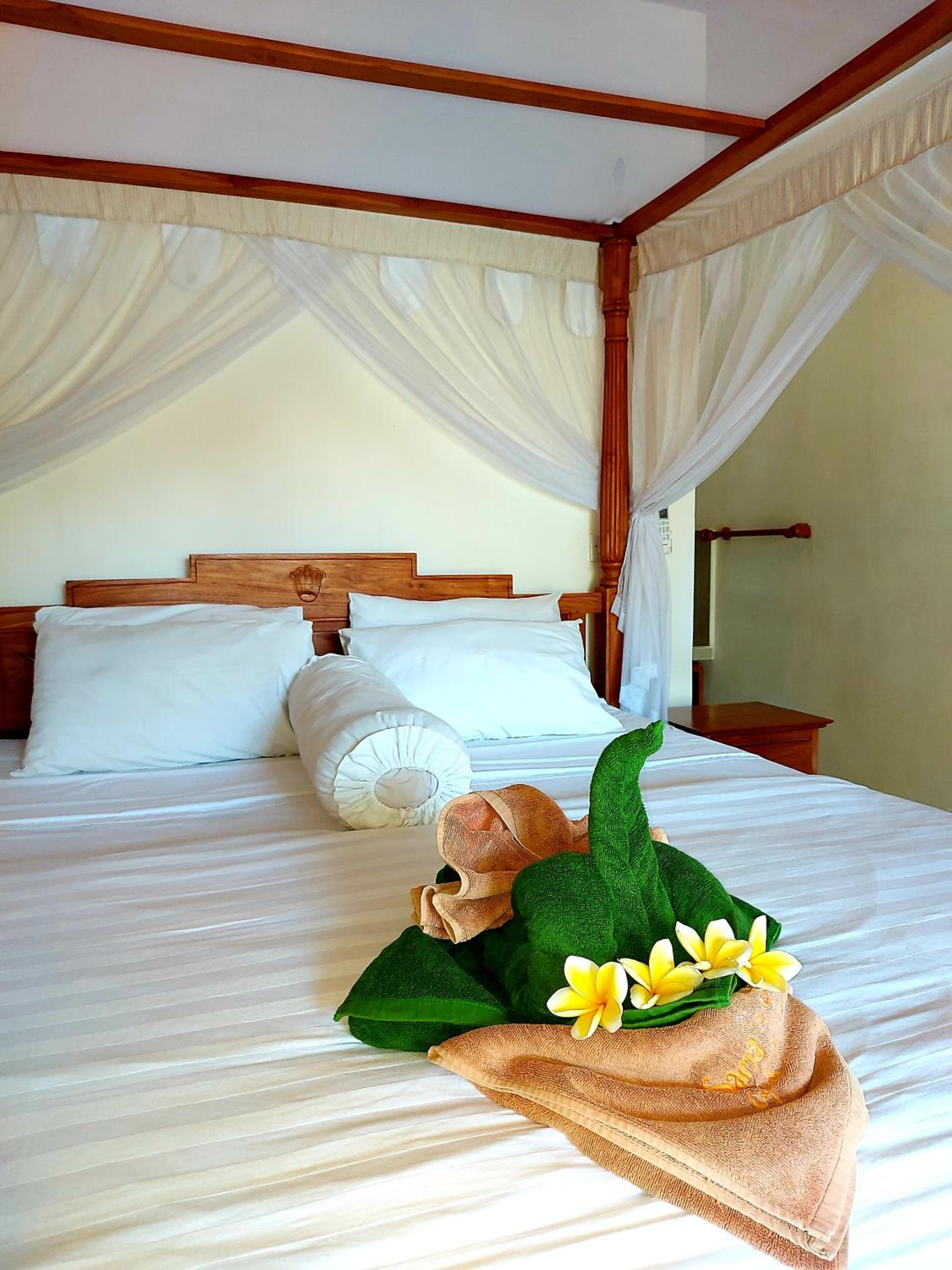 Deluxe Room with Sea View - Photo 6