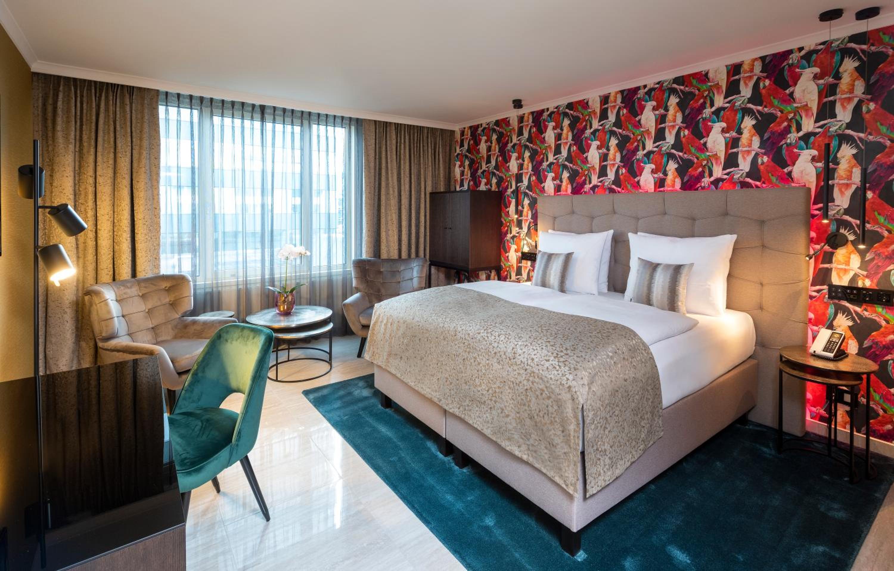 Business Premium Double Room thumbnail 5