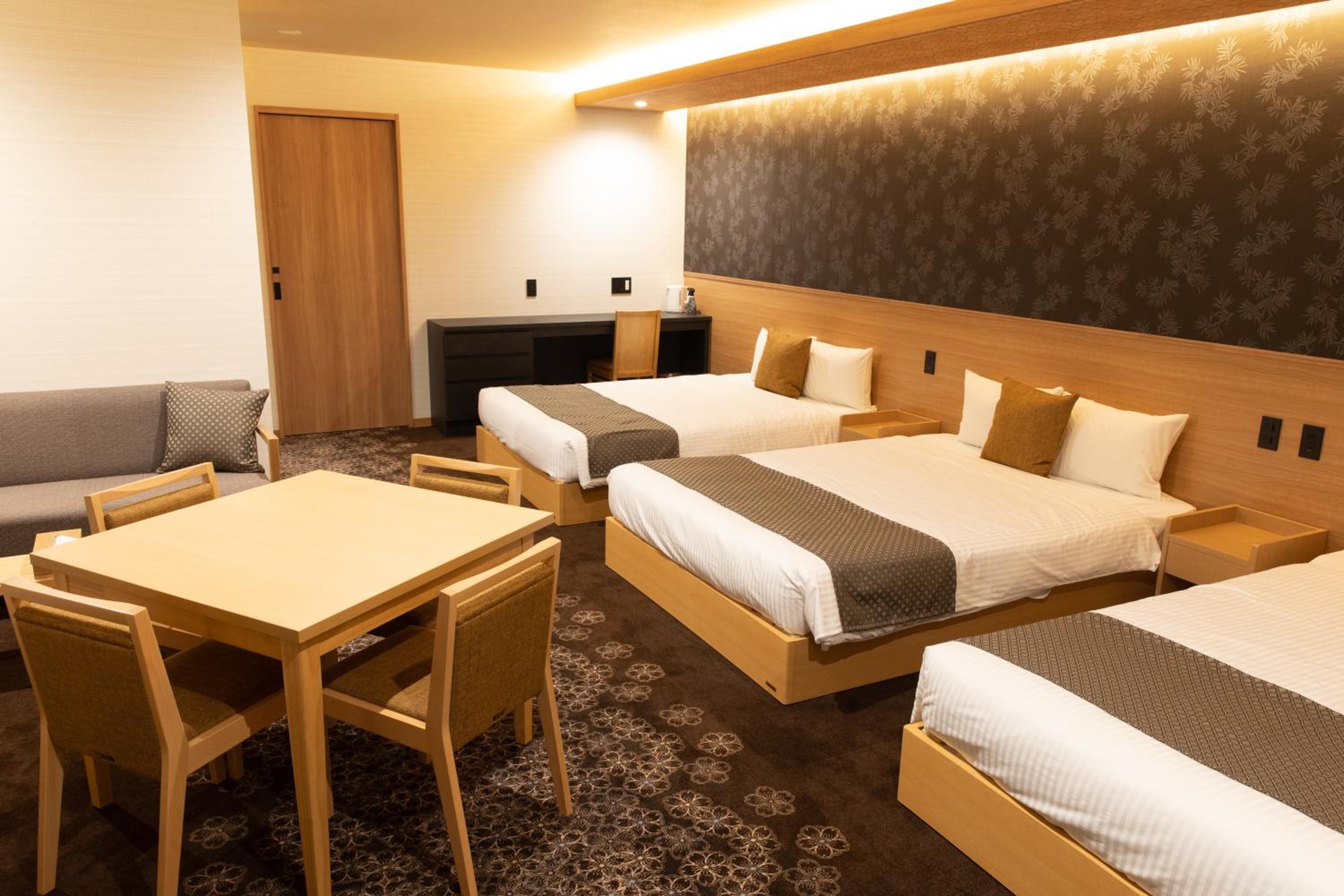 Deluxe Triple Room - Photo 10